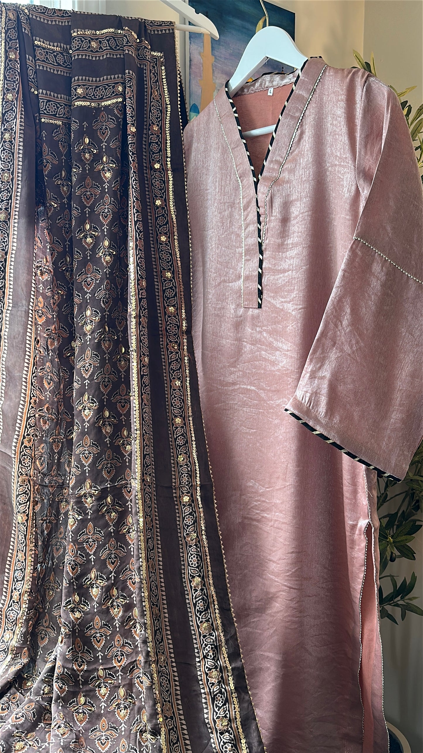 Ajrak Rosé Mehr Élan – A Soft Glow of Heritage & Grace