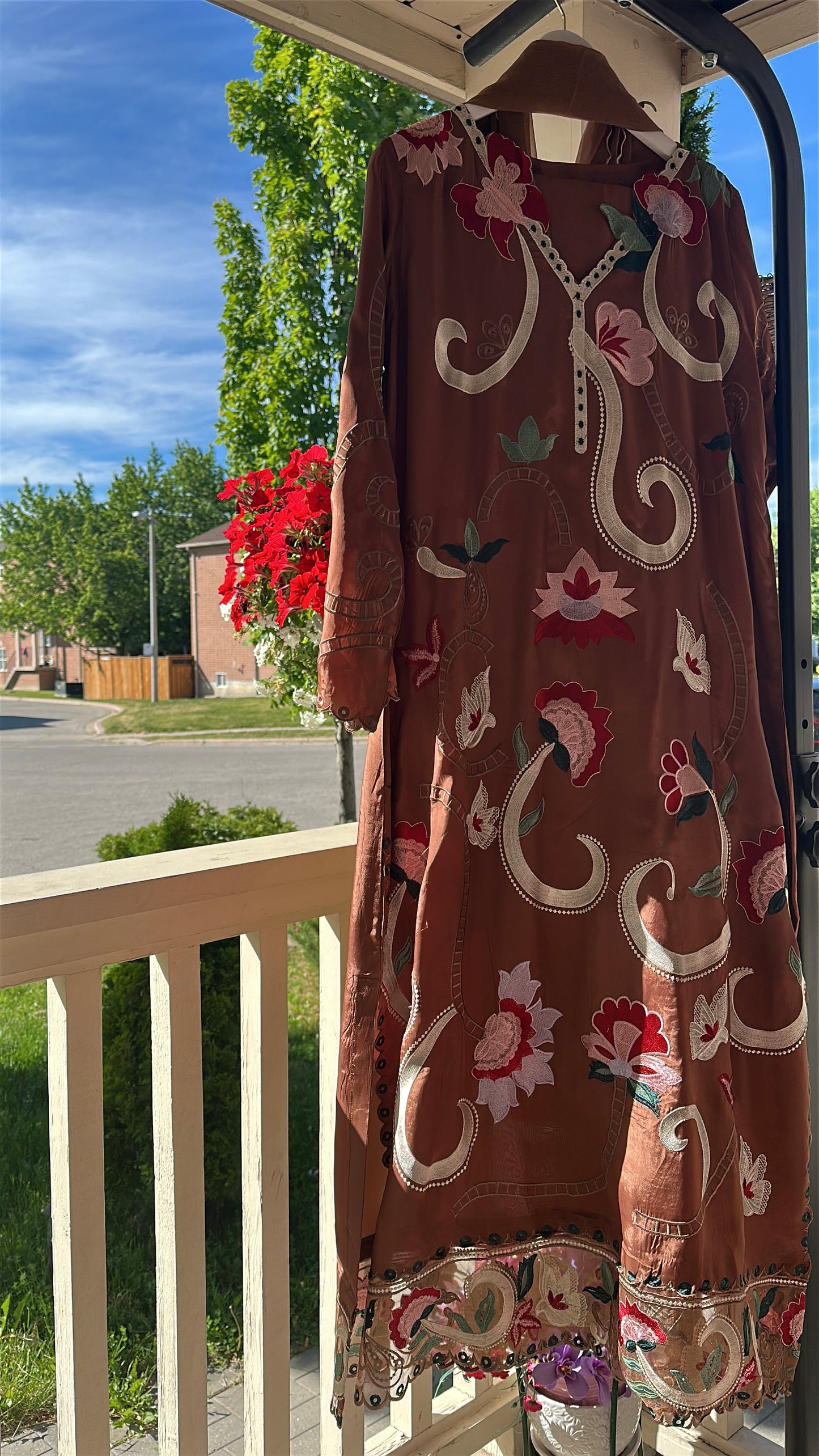 Mocha Rose – A Garden in Motion