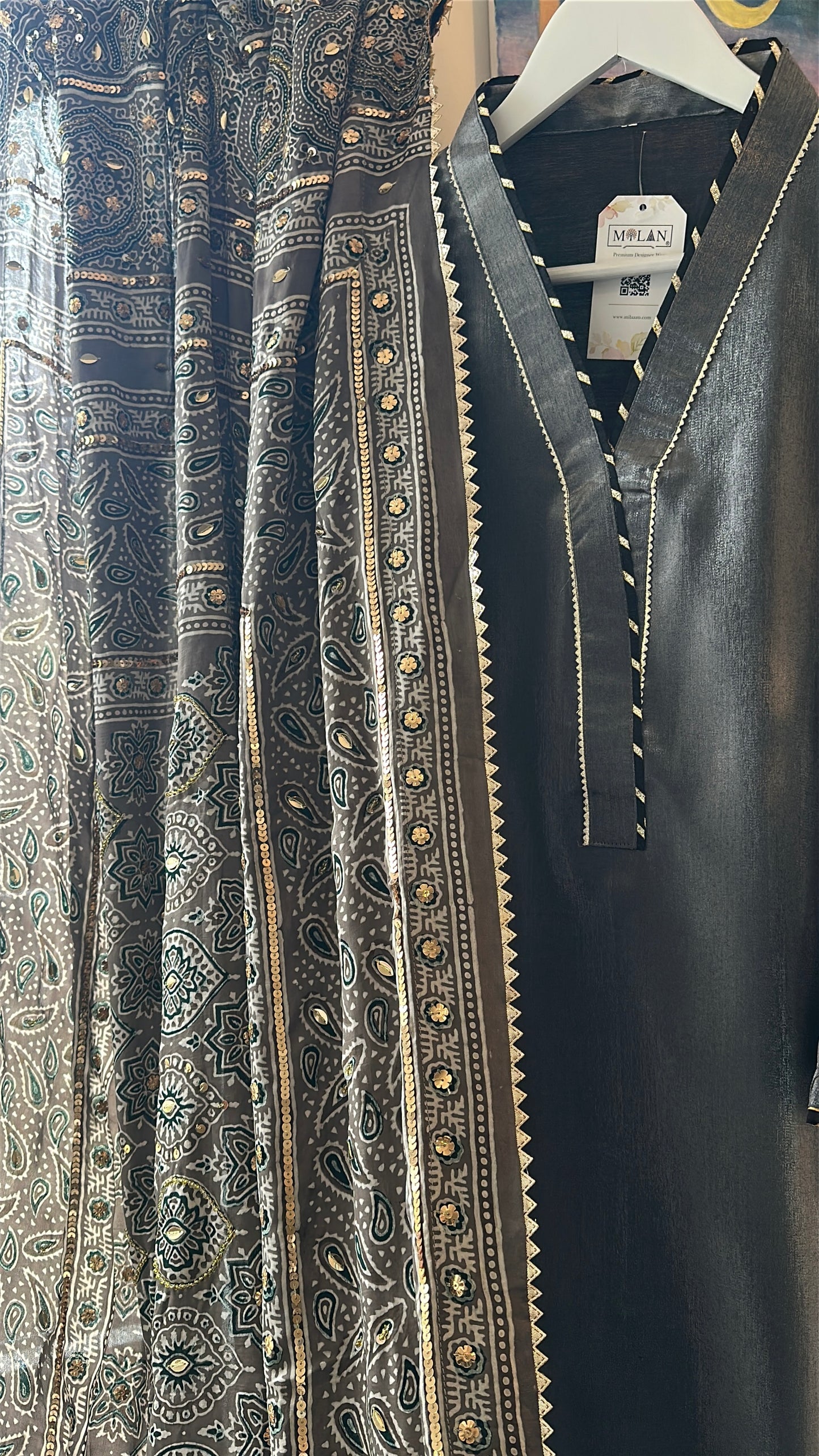 Ajrak Ash Noor Élan – Smoky Glow in Heritage Silk