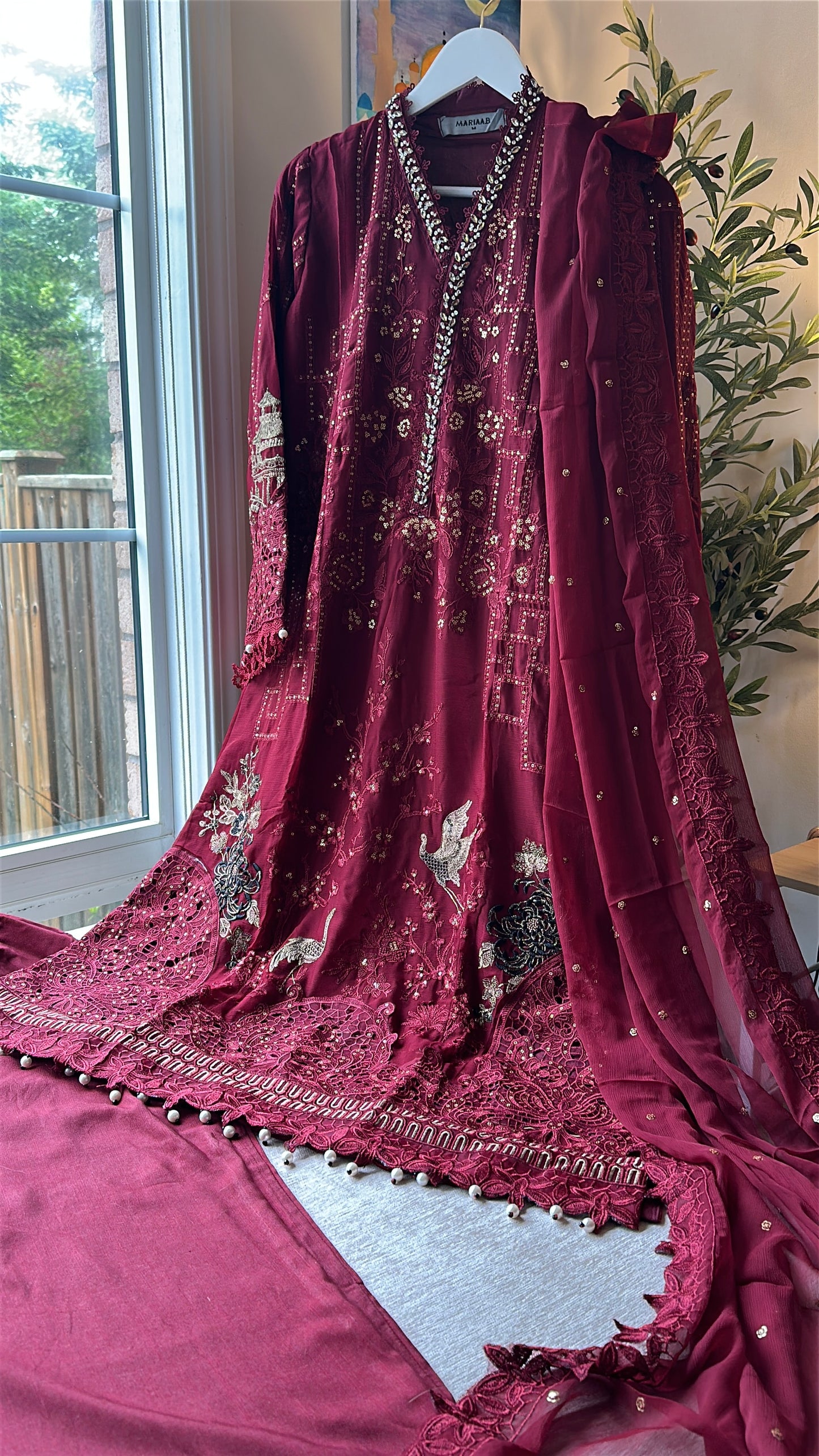Rouge Mehr Élan – A Regal Bloom of Festive Elegance