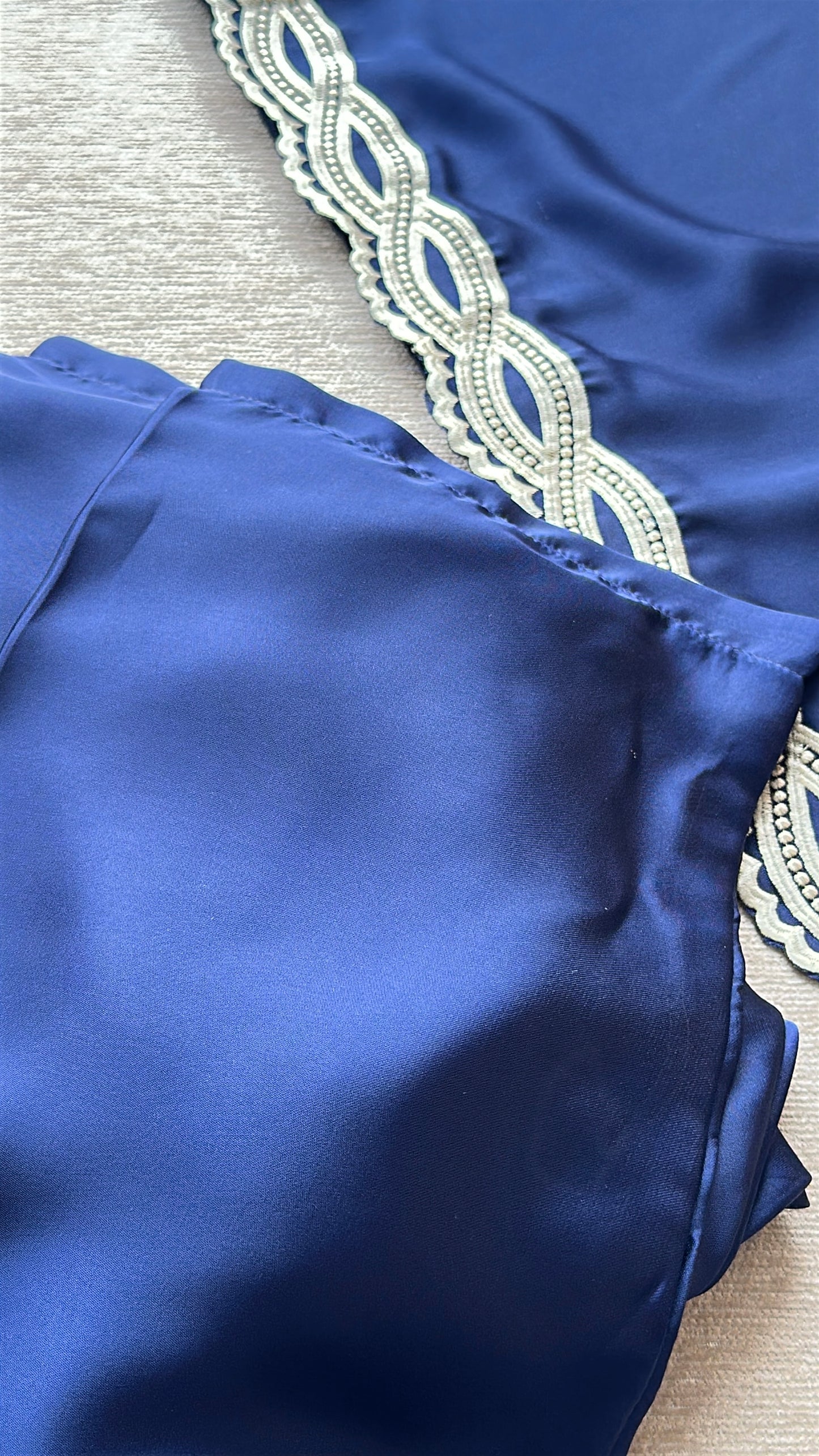 Neel-e-Royaale – The Royal Embroidered Ensemble