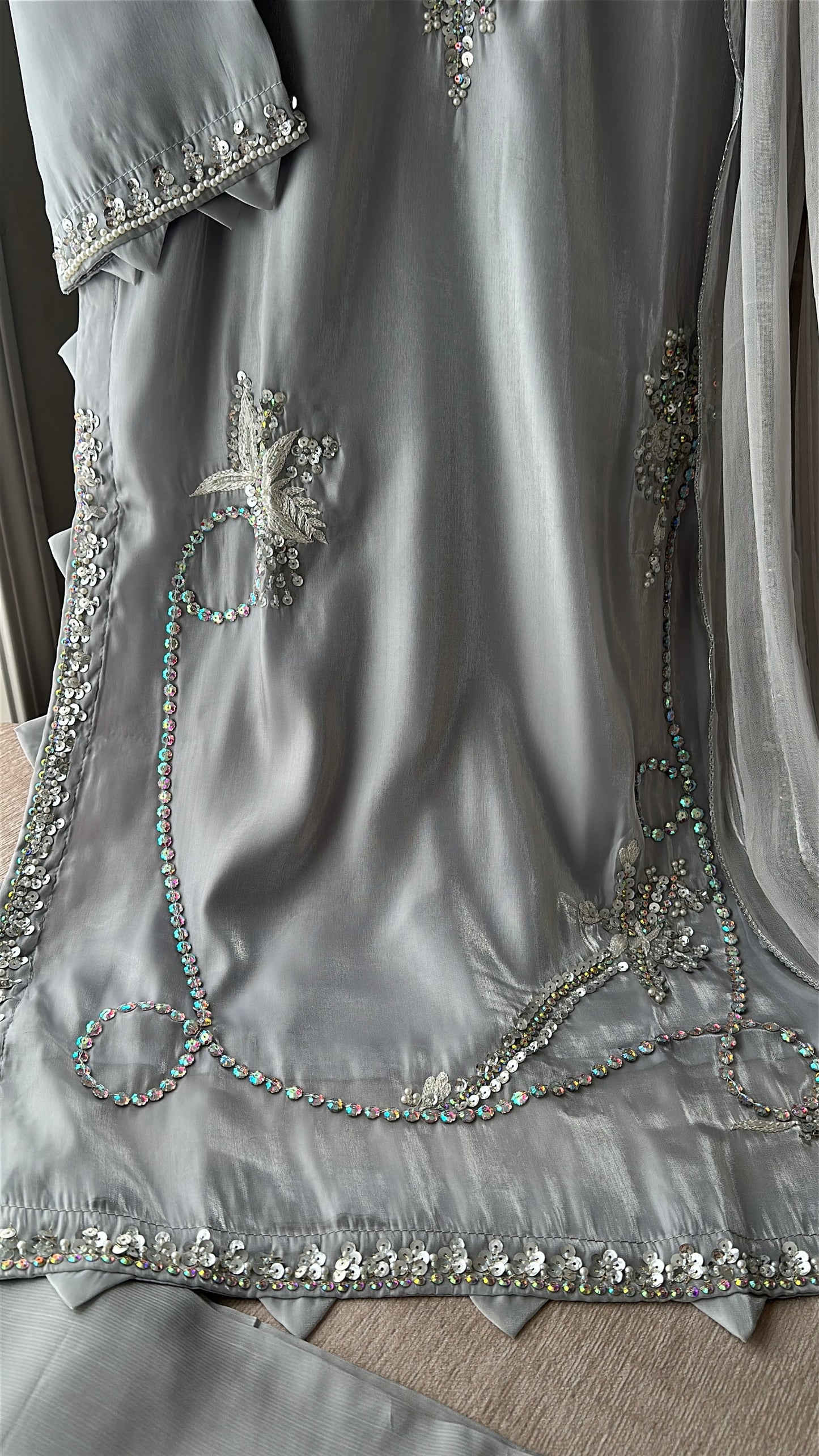 Lunar Mist Élan – Soft Glamour in Every Detail