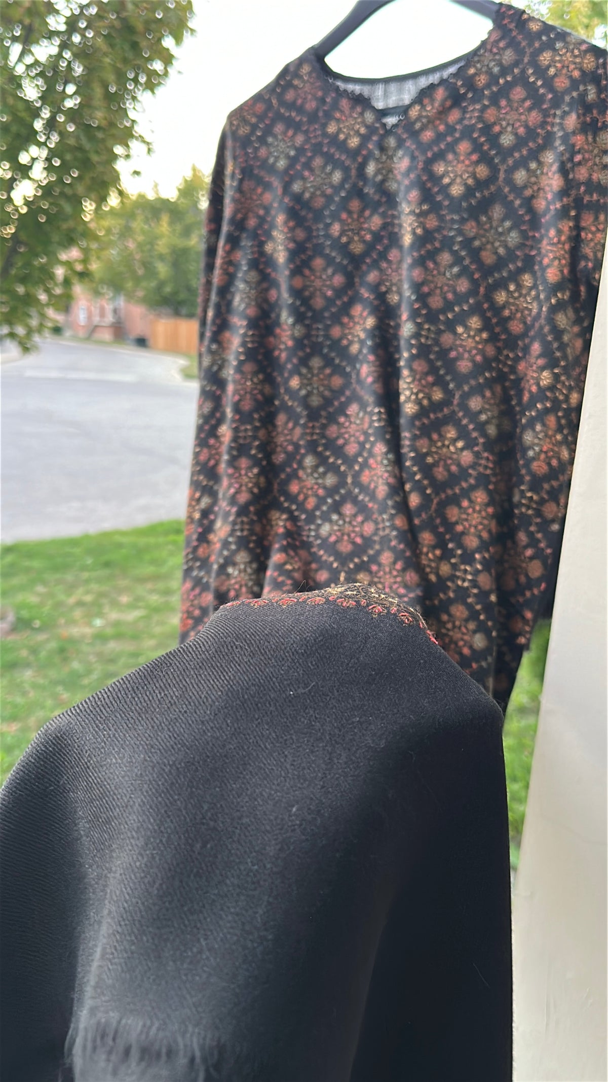Gul-e-Meher Black Pashmina Kaftan – Embroidered