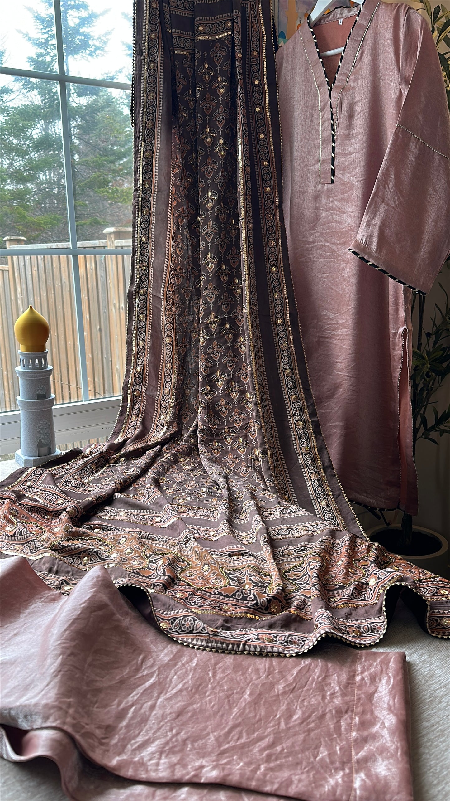 Ajrak Rosé Mehr Élan – A Soft Glow of Heritage & Grace