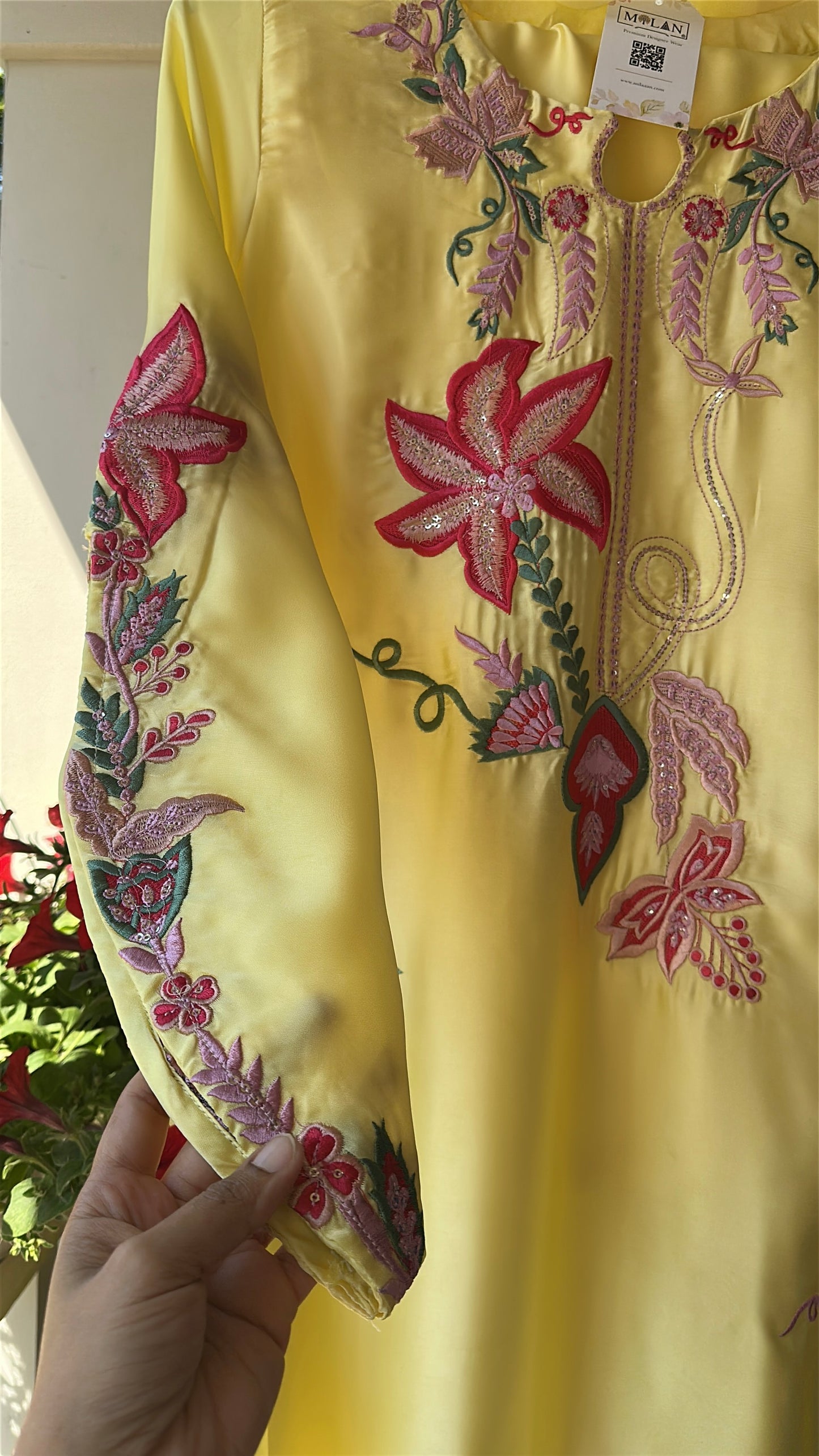 💛 Saffron Bloom Élan – Sunshine Wrapped in Elegance