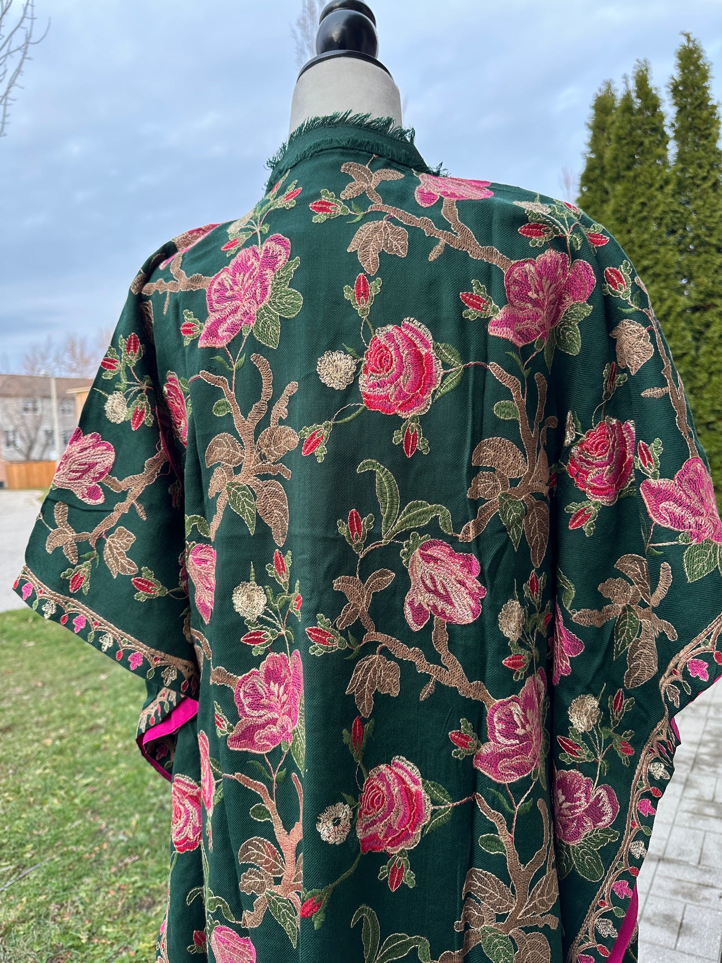 Shabnum-e-Gul – Dew on Roses ( Kaftan )