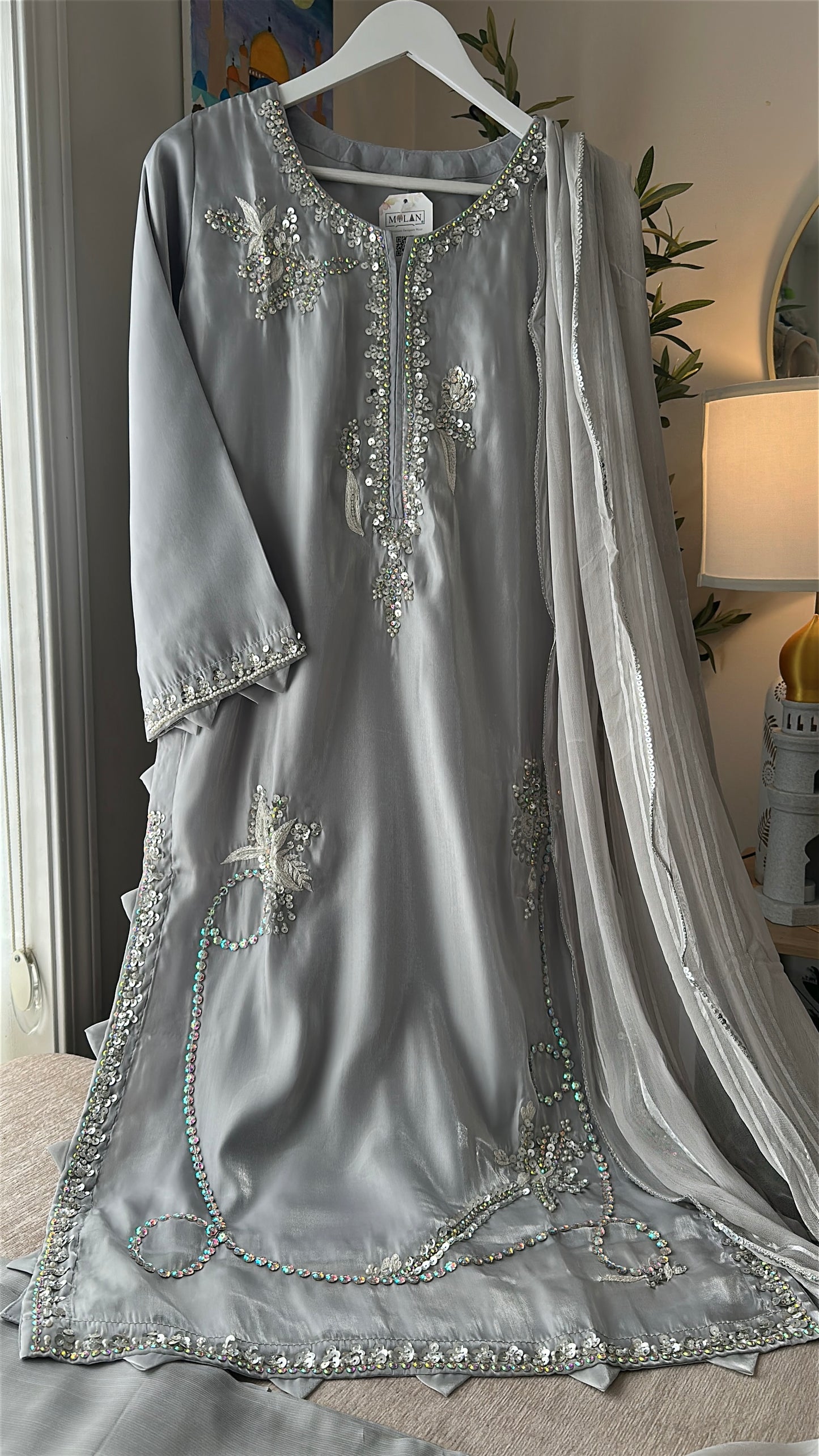 Lunar Mist Élan – Soft Glamour in Every Detail