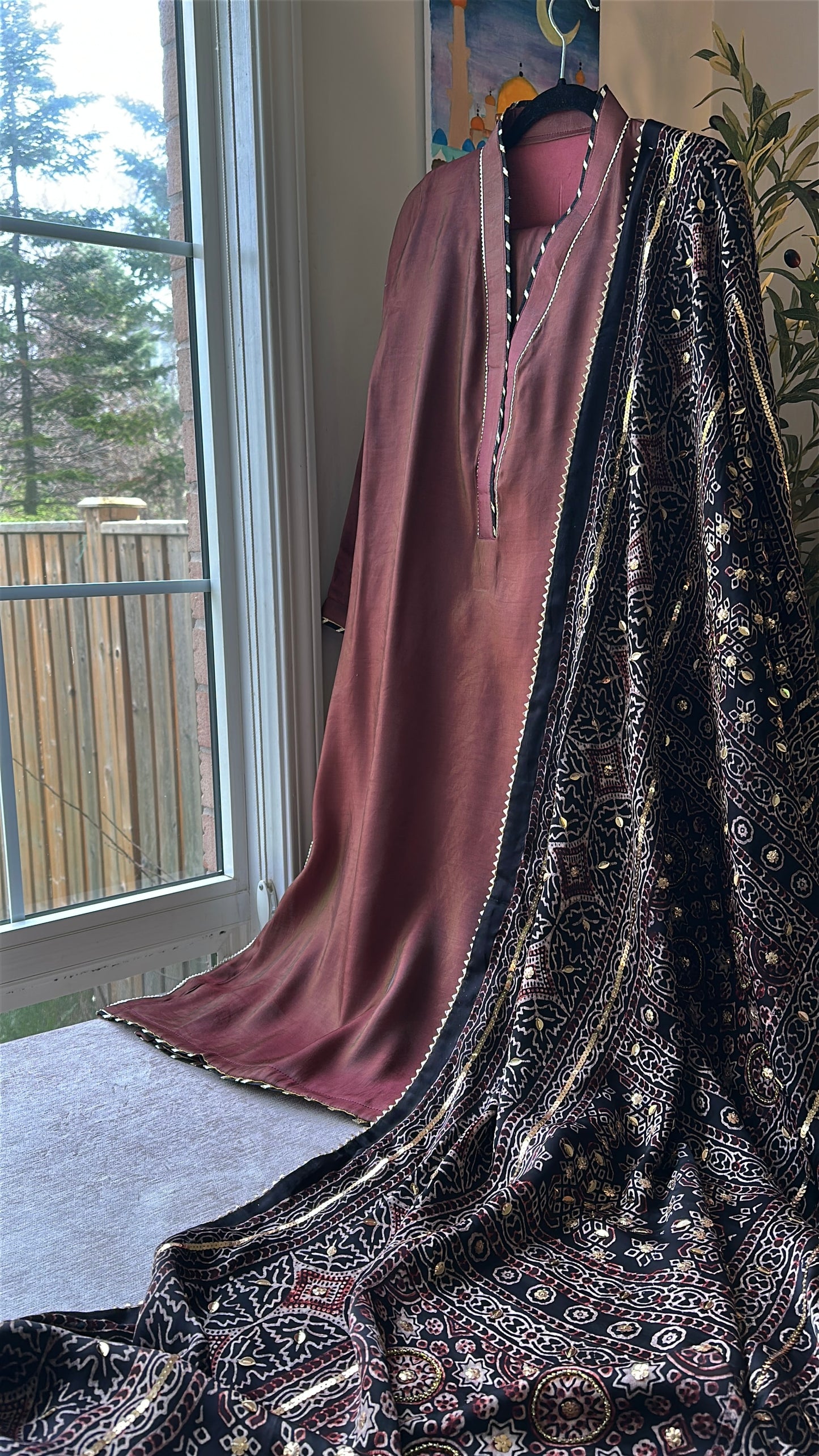 Rosé Noir Ajrak Élan – Where Soft Grace Meets Bold Heritage