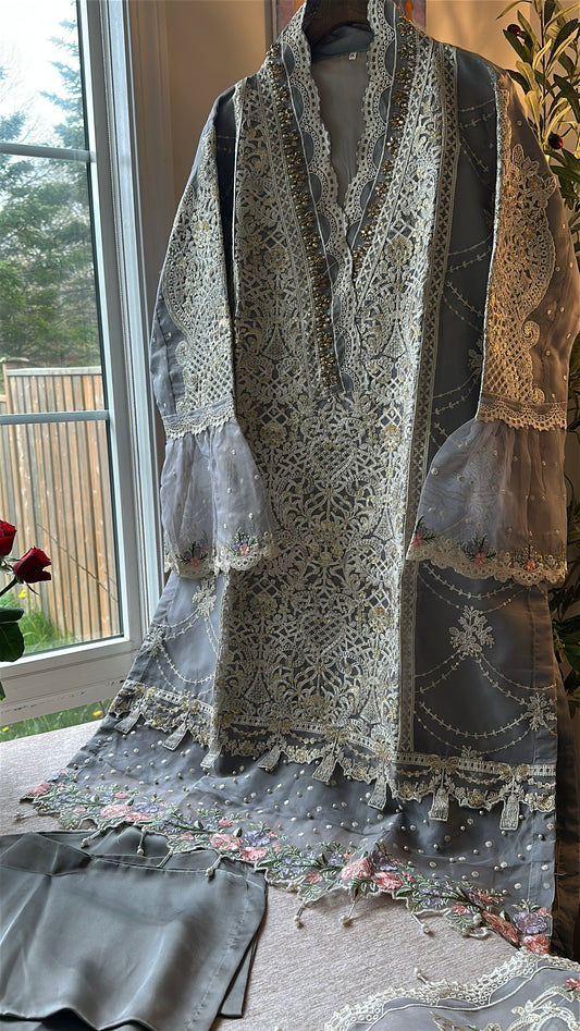 Ashen Lilac Mist – A Soft Dusk Wrapped in Elegance