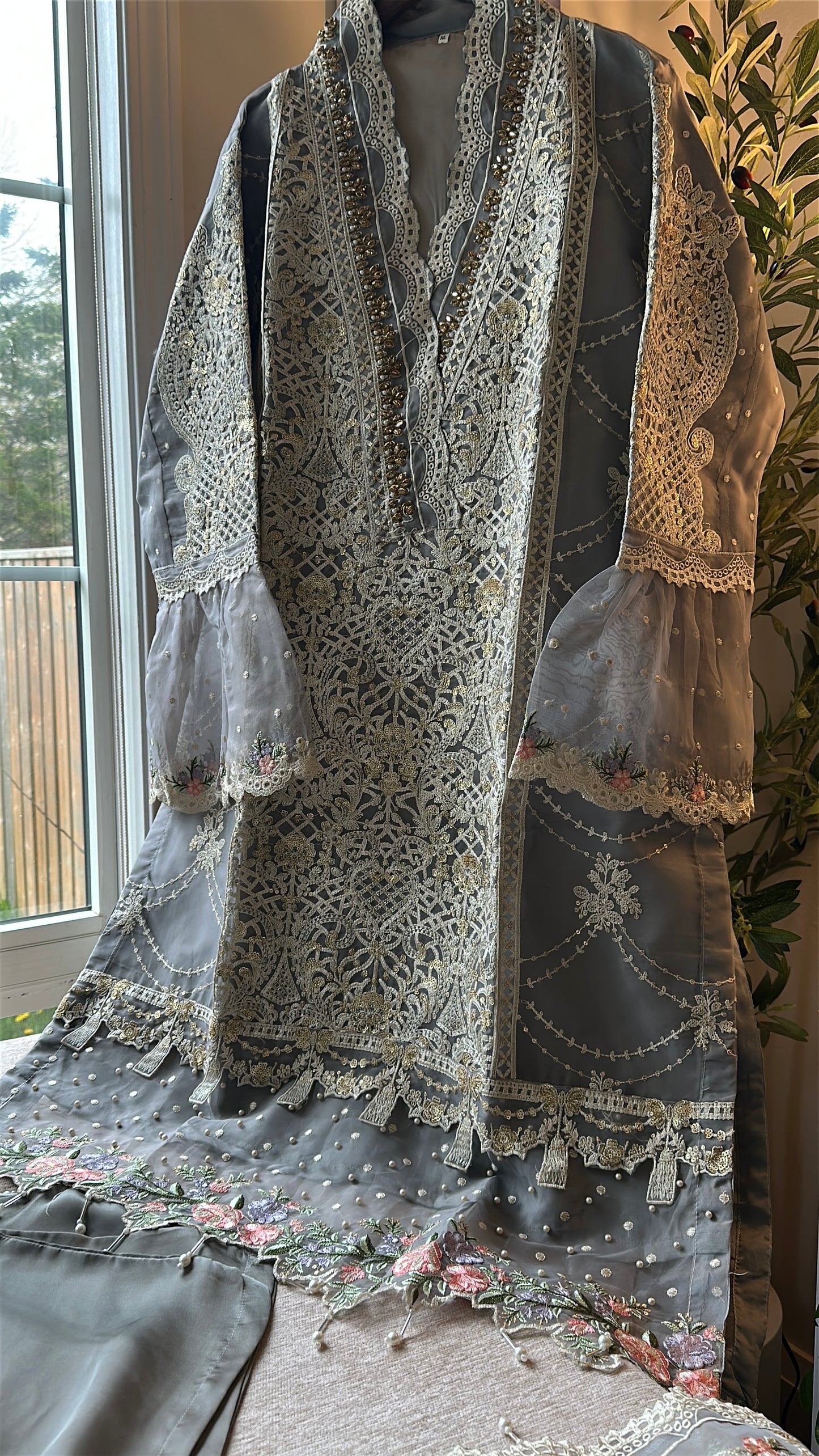 Ashen Lilac Mist – A Soft Dusk Wrapped in Elegance