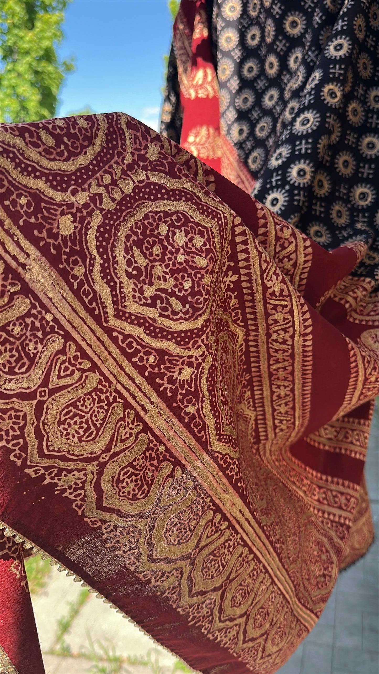 Zareen Noir – Heritage Woven in Gold