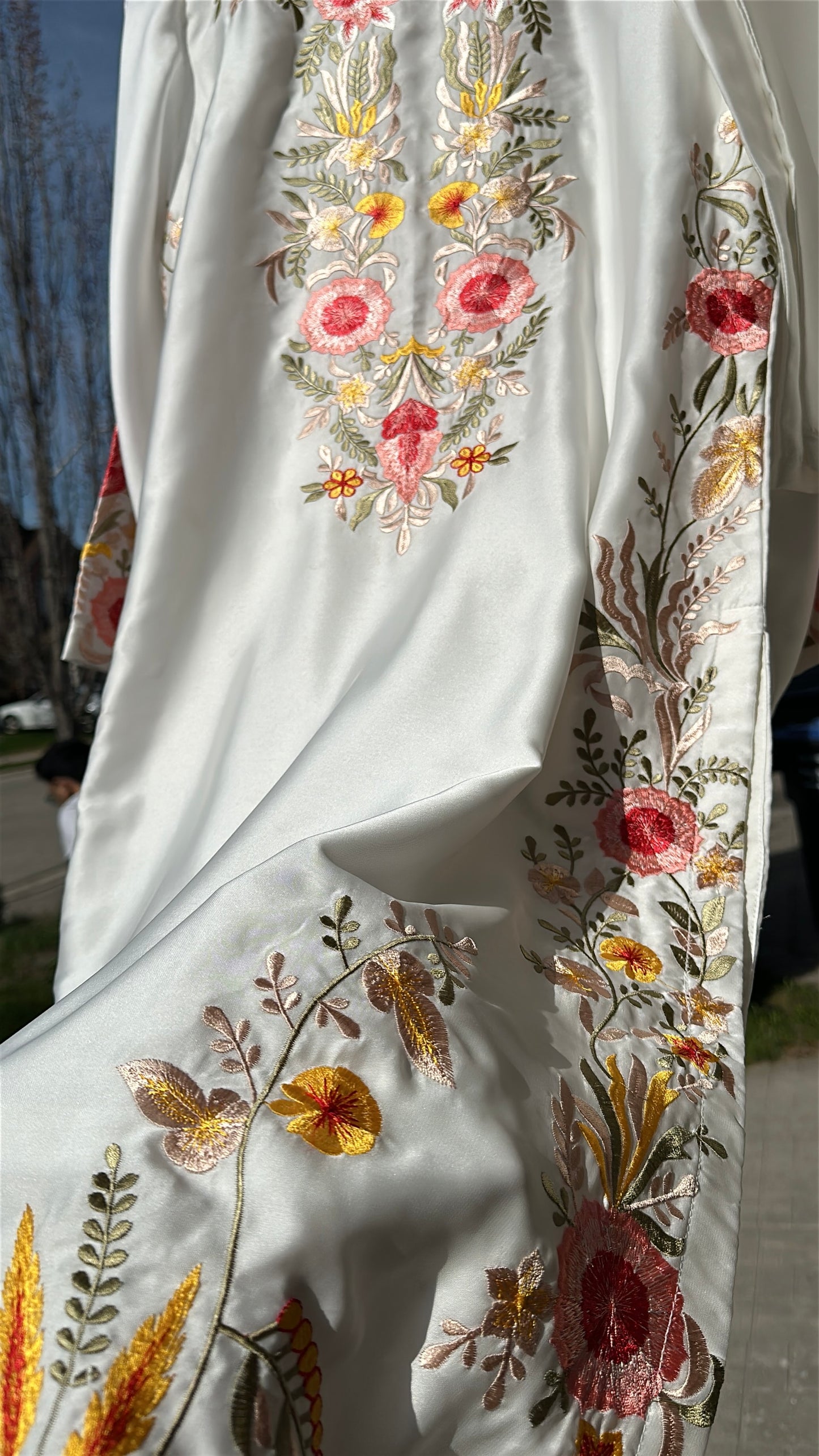 Ivory Bloom Élan – Soft Spring Elegance