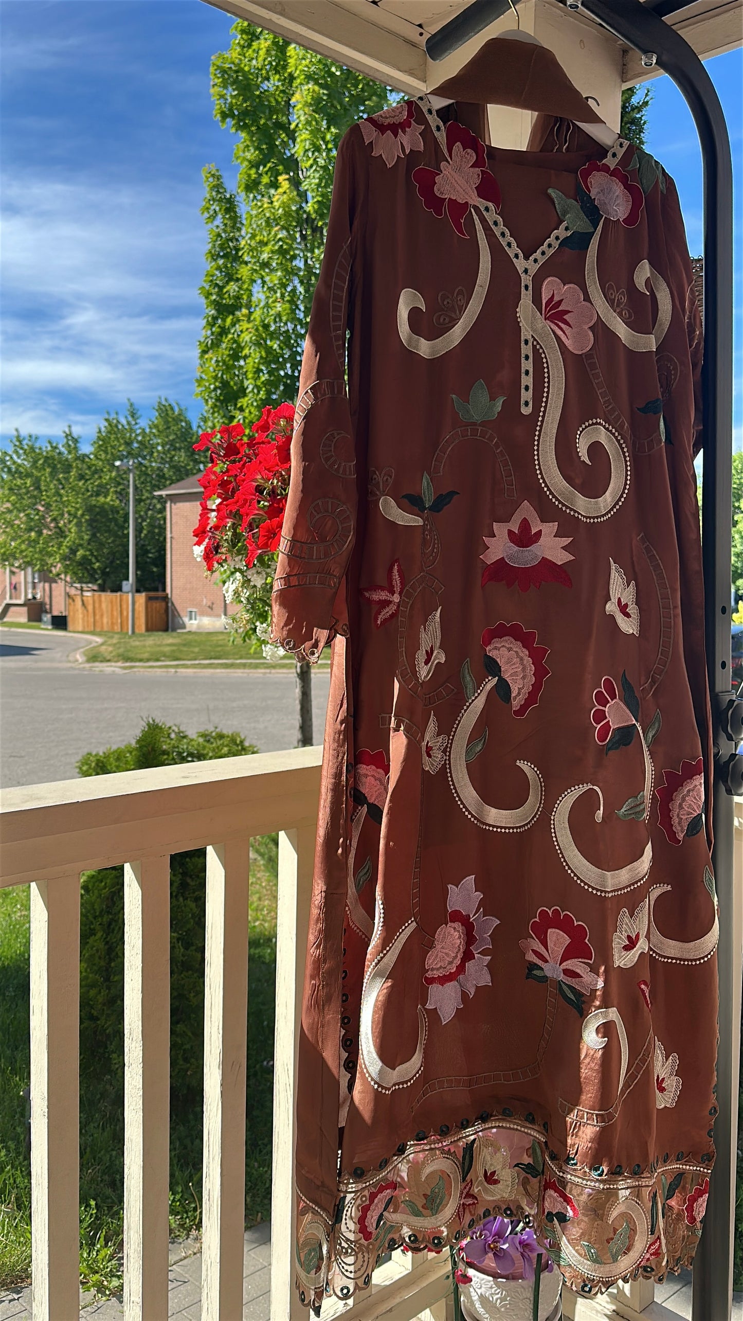 Mocha Rose – A Garden in Motion