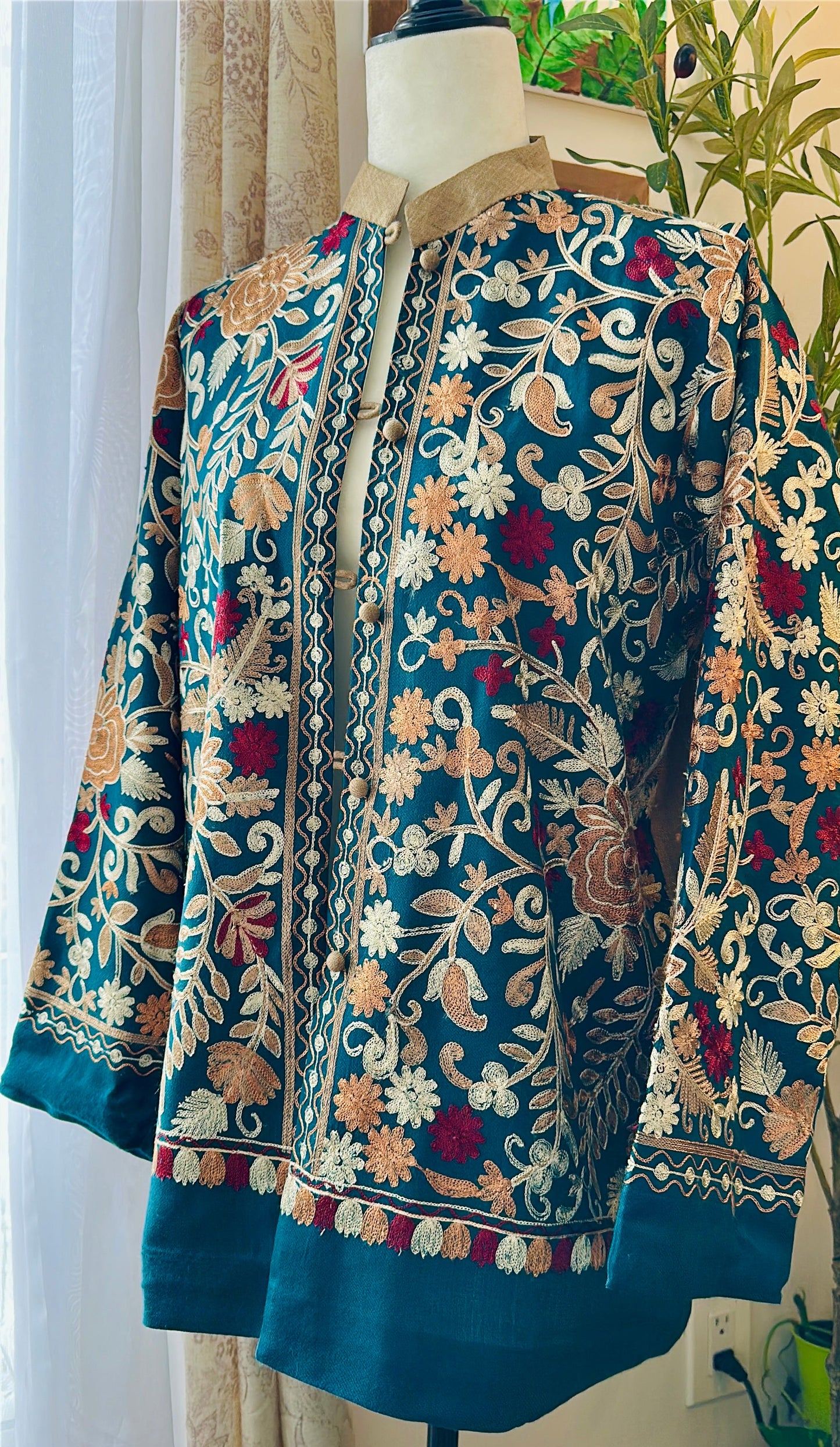 Zar-e-Sabaa – Kashmiri Embroidered Pashmina Coat