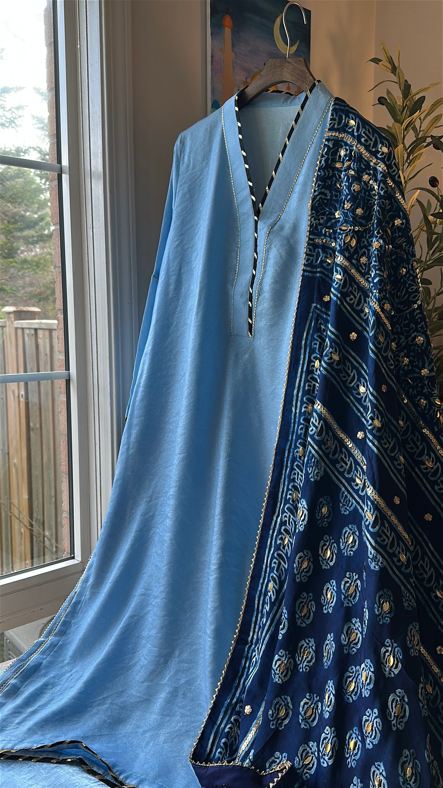 Aabshaar Ajrak Élan – Flowing Grace in Timeless Blue