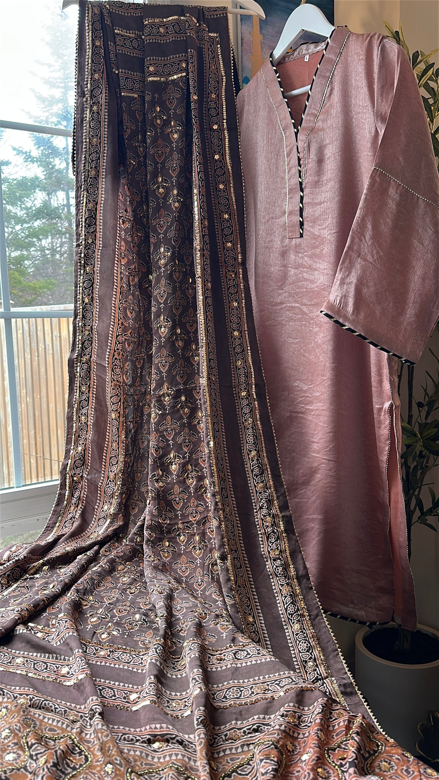 Ajrak Rosé Mehr Élan – A Soft Glow of Heritage & Grace