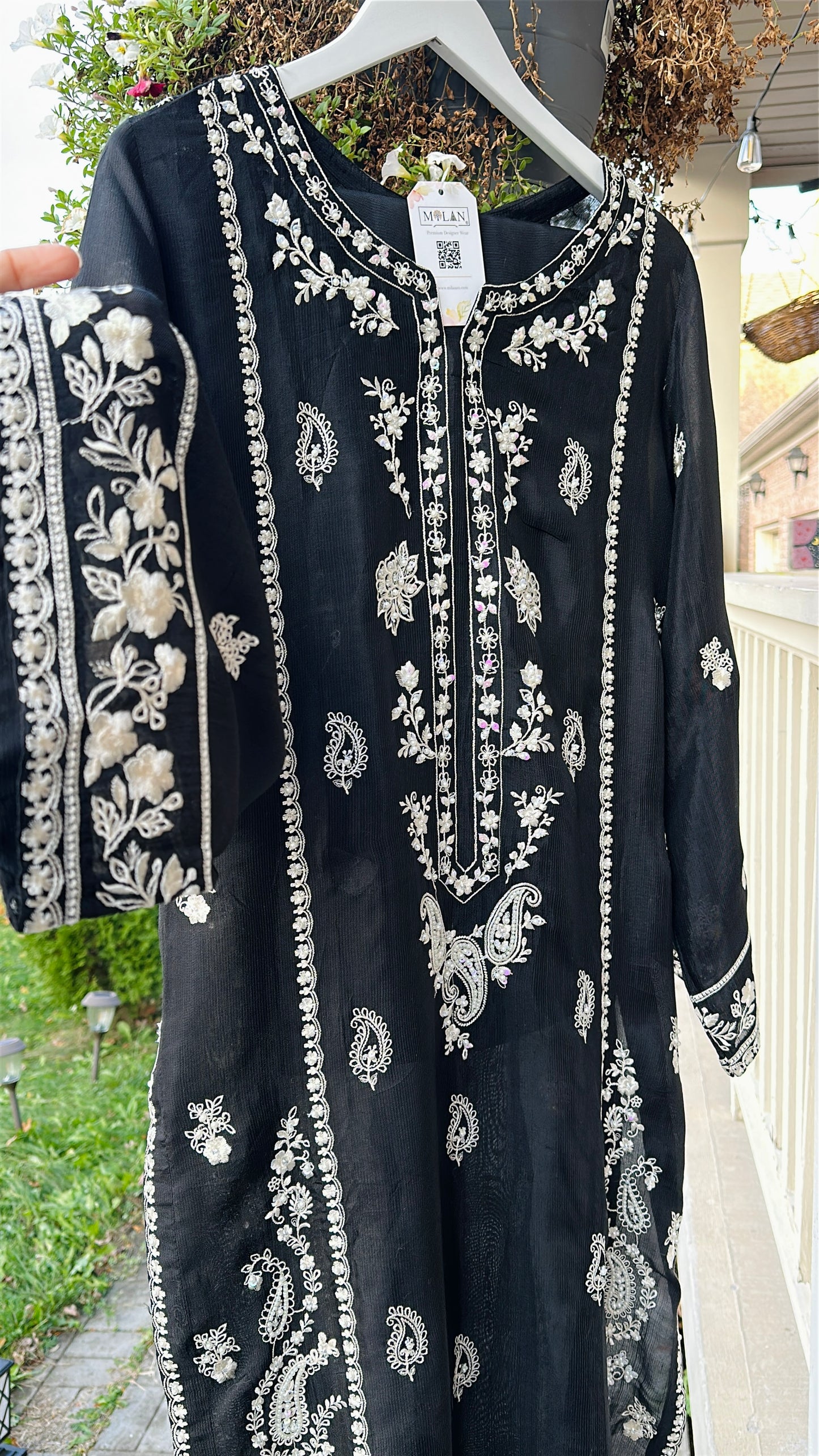 Moonlit Noir – Soft Elegance in Midnight Black