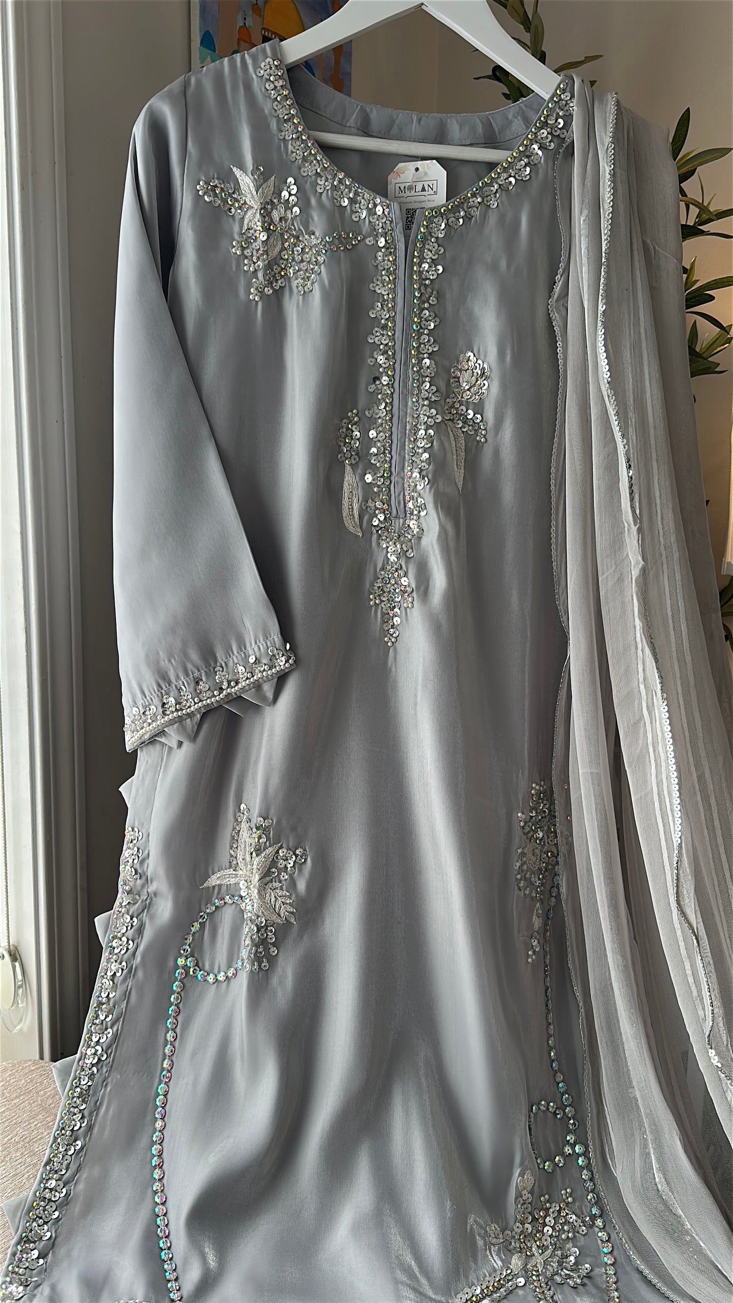 Lunar Mist Élan – Soft Glamour in Every Detail