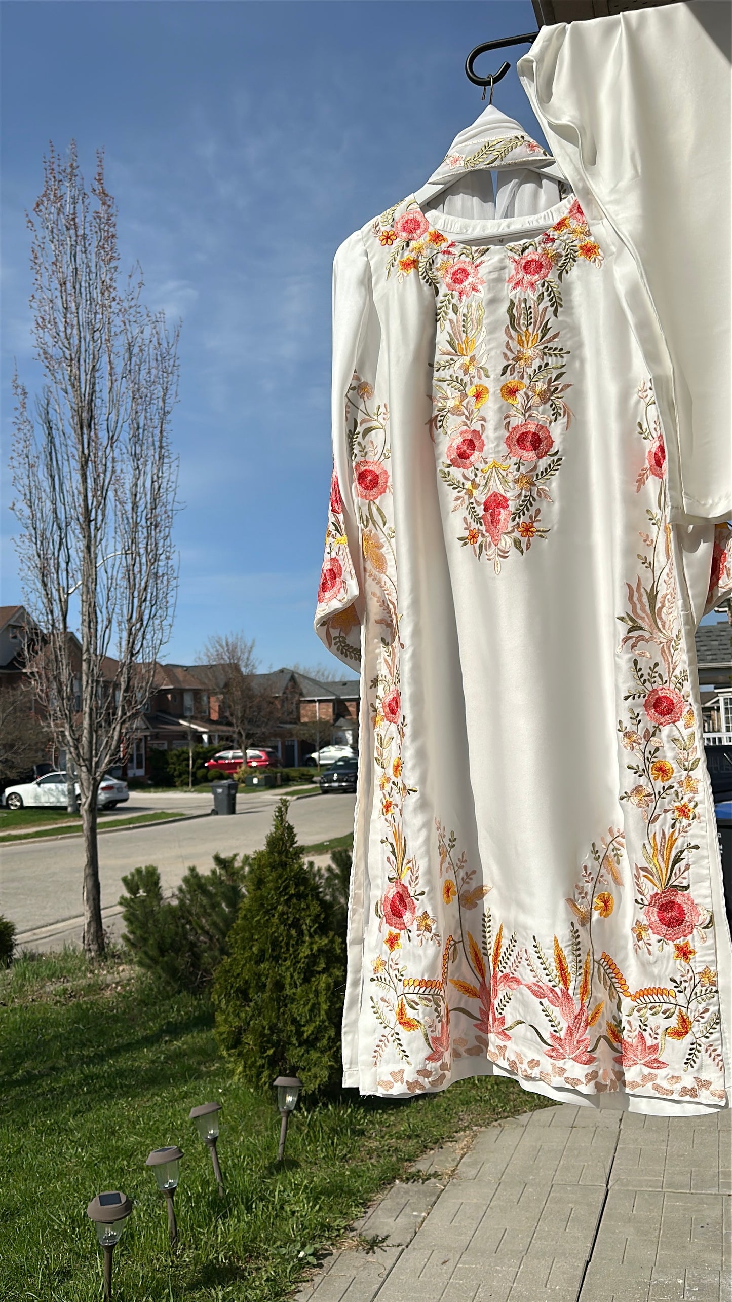 Ivory Bloom Élan – Soft Spring Elegance