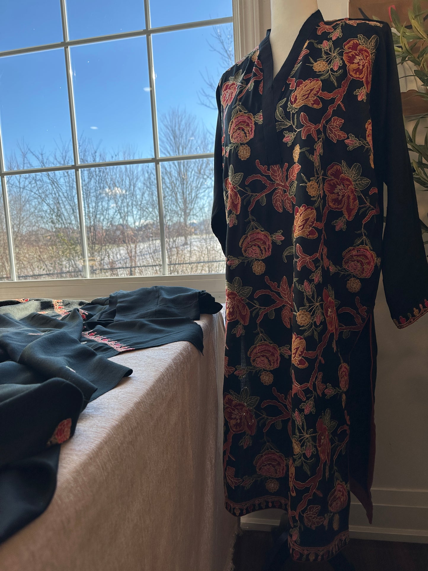 Gulab-e-Jaanaan – The Kashmiri Rose Jaal Pashmina Set