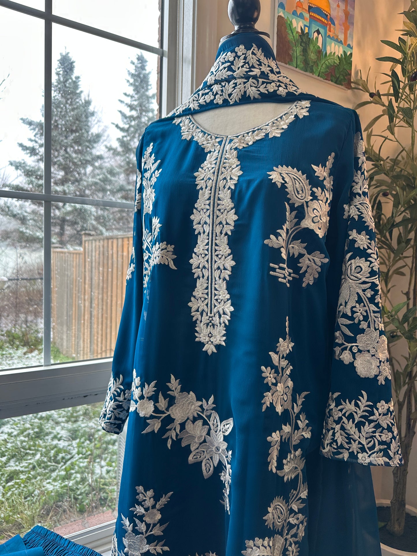 Sahar-e-Neela – Midnight Elegance in Motion