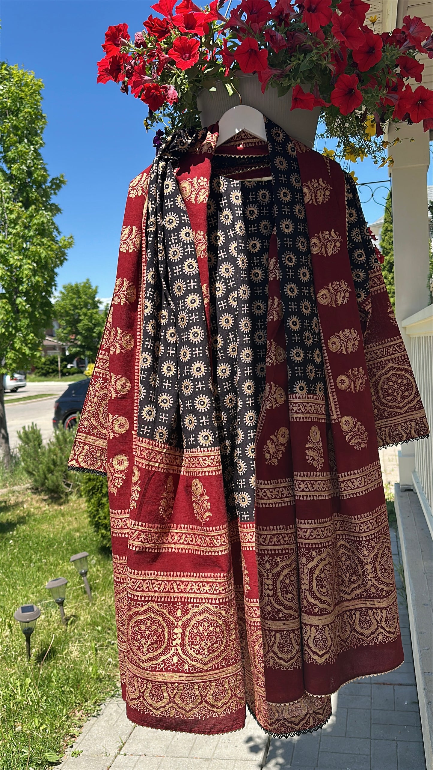 Zareen Noir – Heritage Woven in Gold
