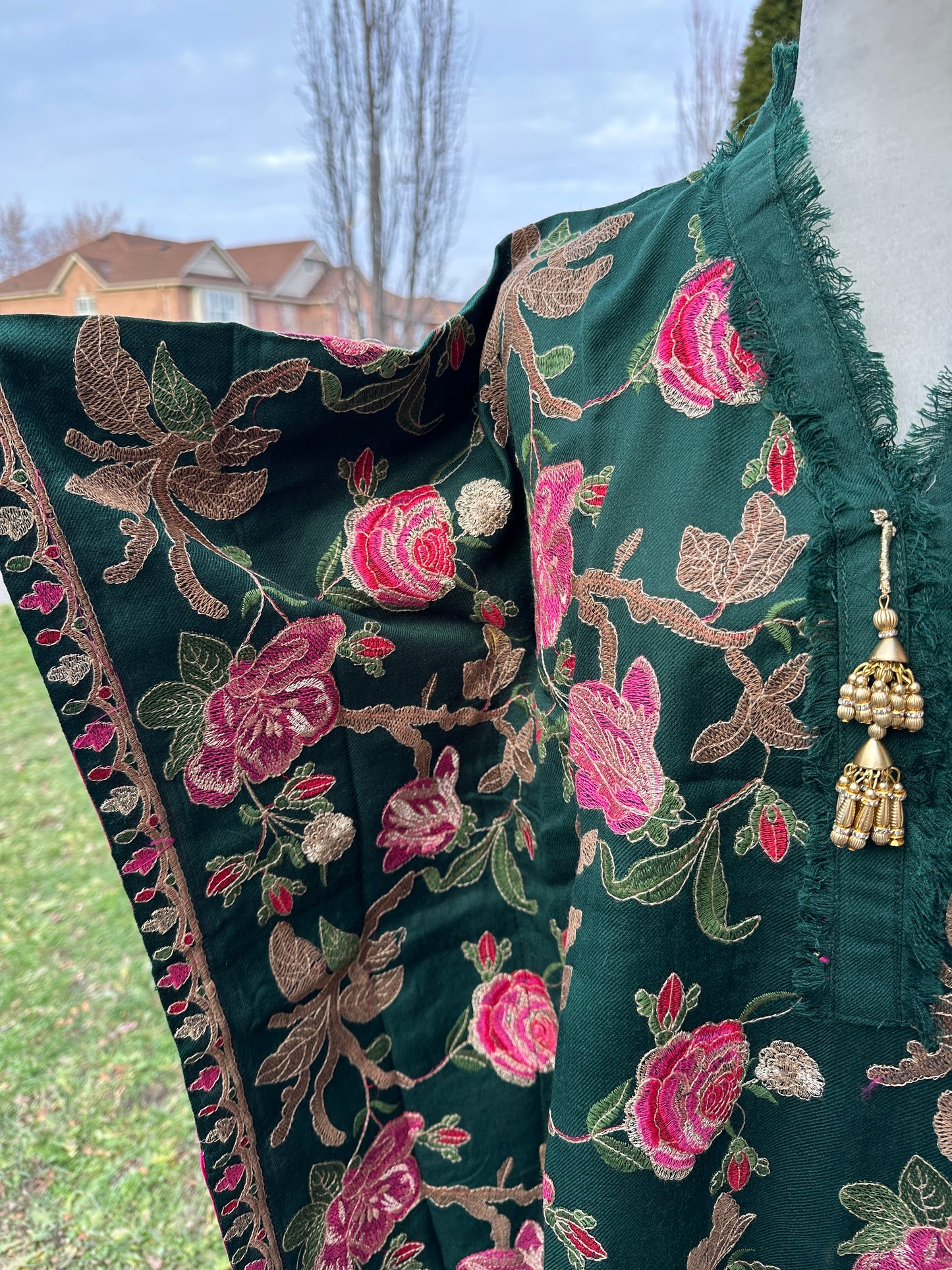 Shabnum-e-Gul – Dew on Roses ( Kaftan )