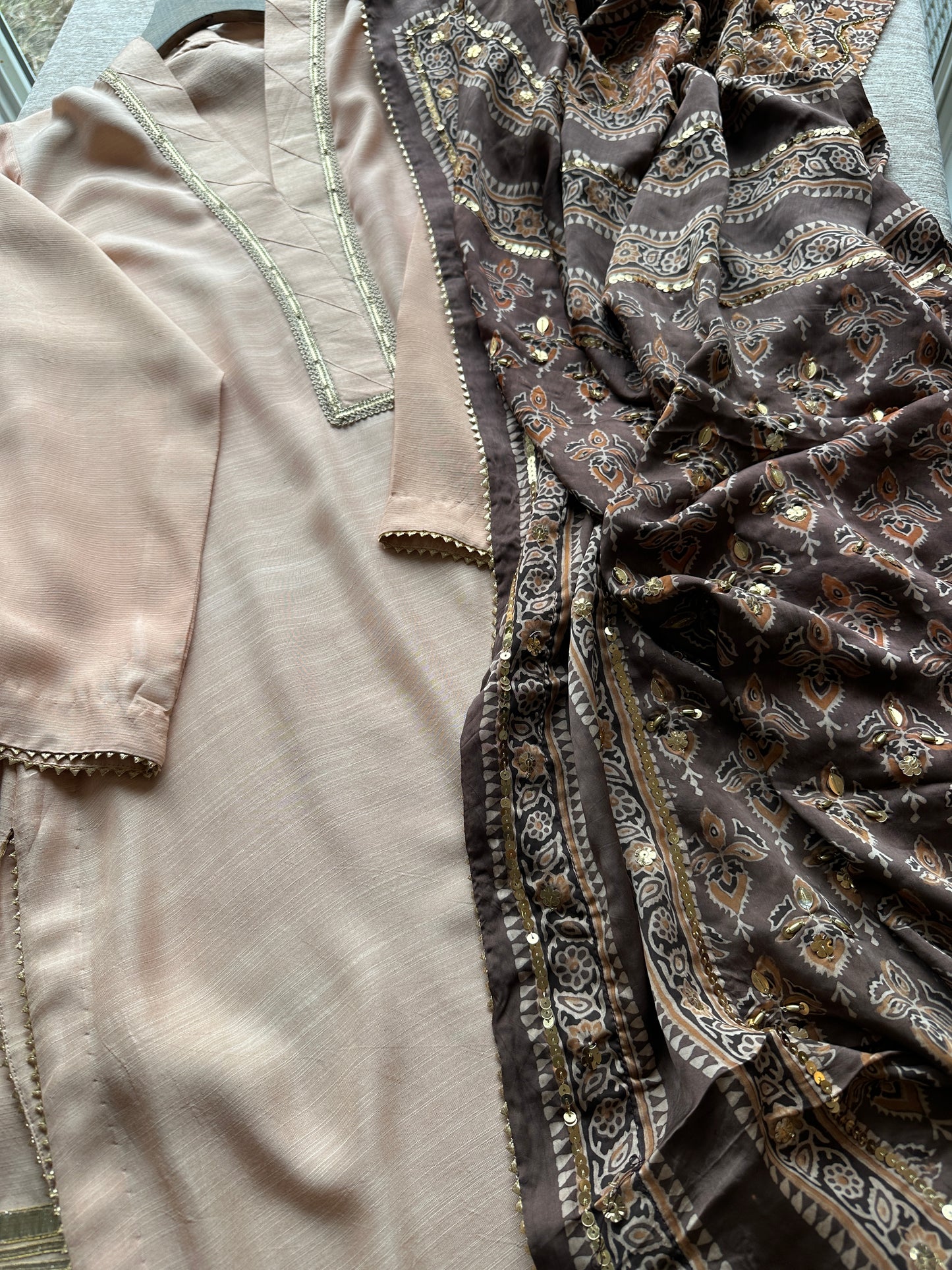 Ajrak Zareen Dusk Élan – Where Earth Meets Gold