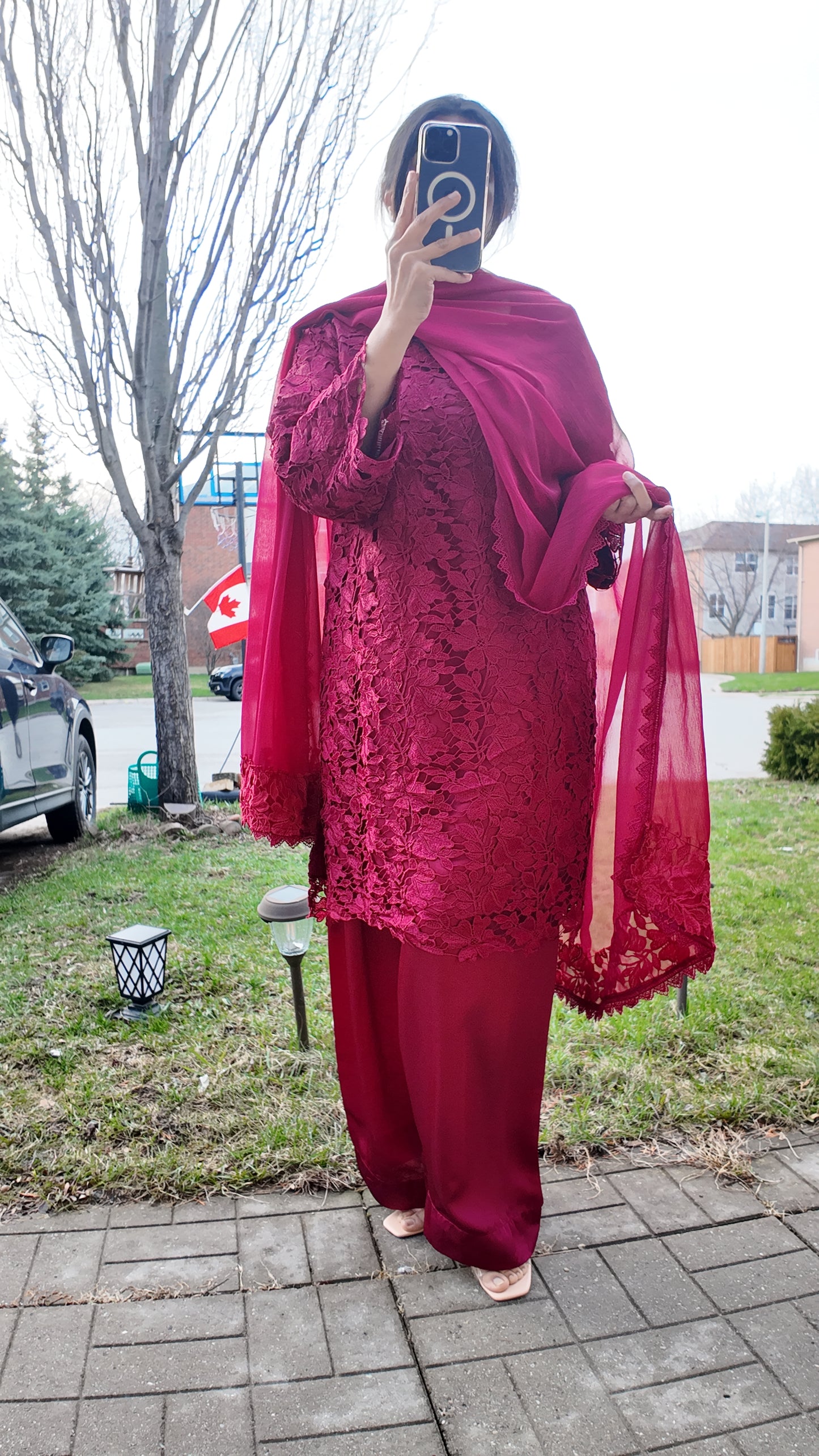 Crimson Bloom Crochet Élan – Crochet Edit 2026