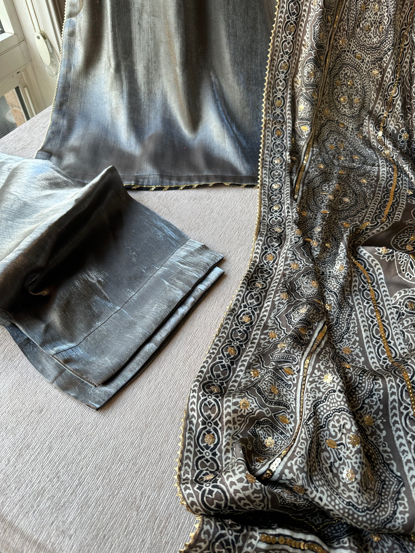 Noir Ajrak Zareen Élan – Midnight Heritage in Motion
