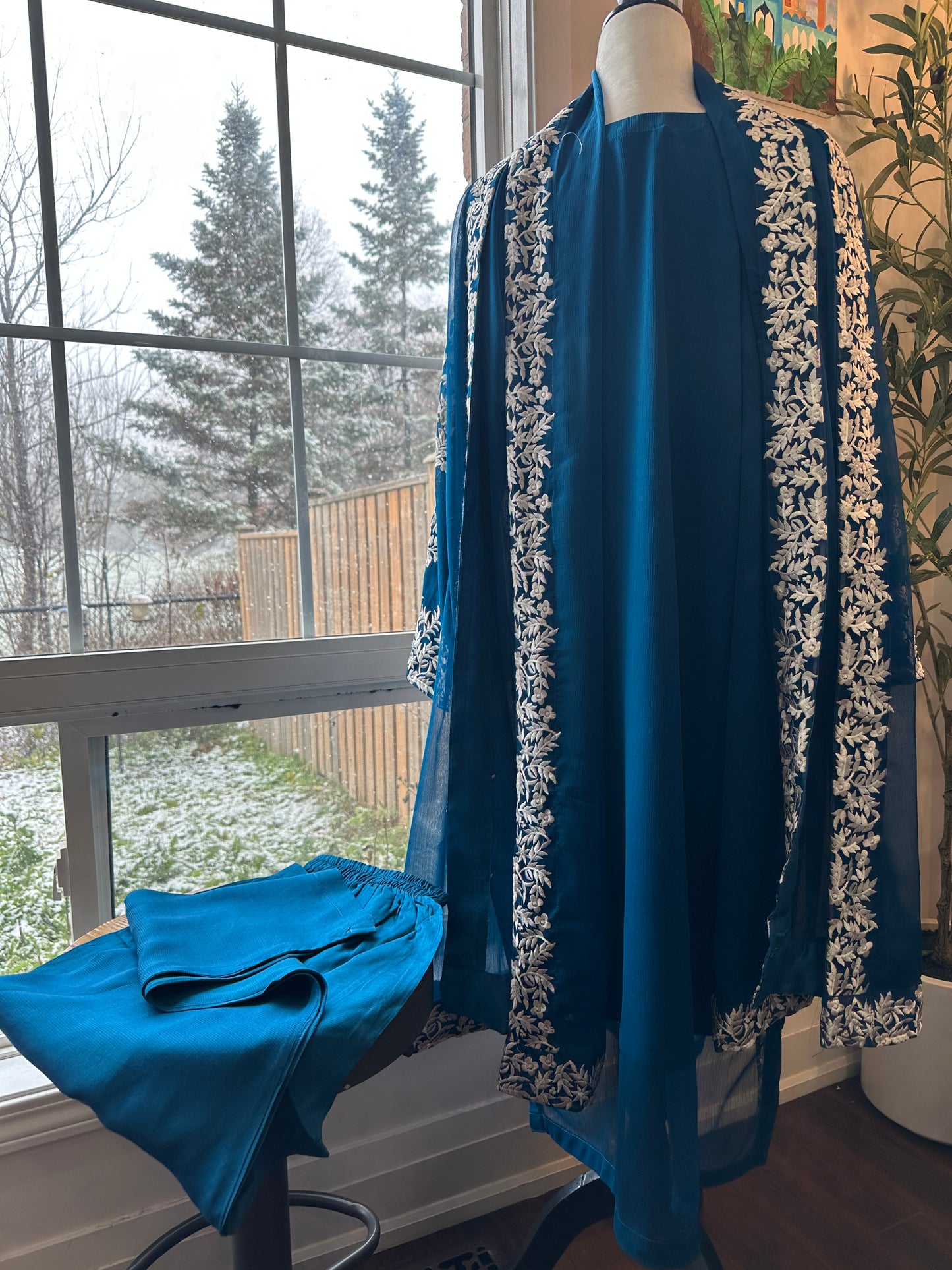 Sahar-e-Neela – Midnight Elegance in Motion