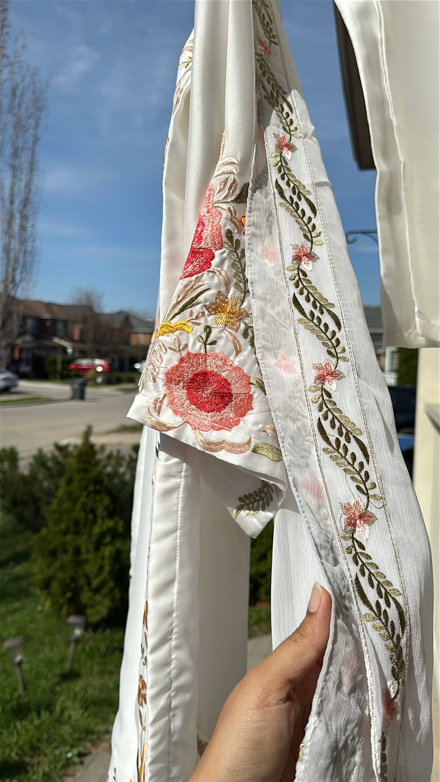 Ivory Bloom Élan – Soft Spring Elegance