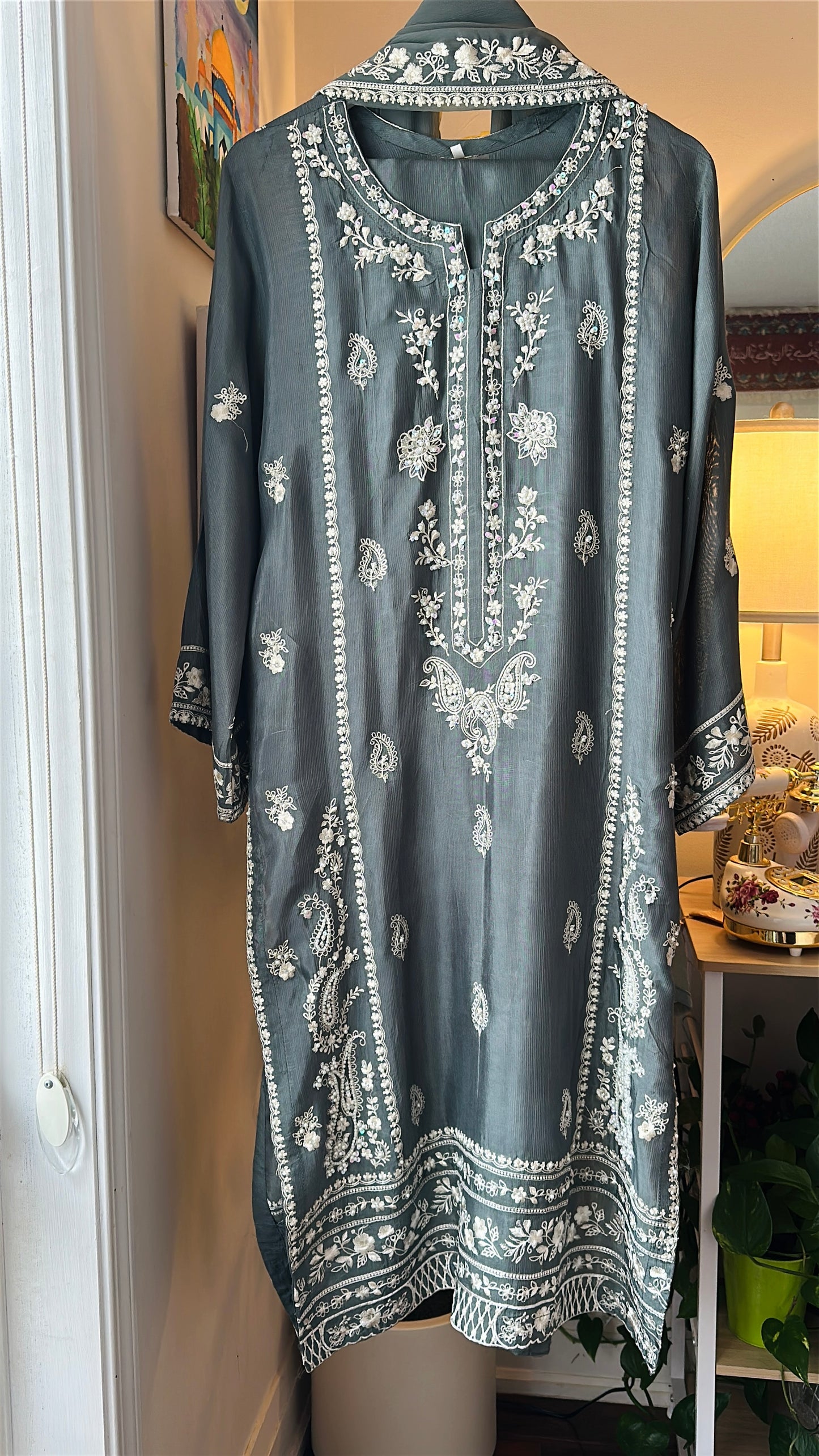 Noor Sage – Soft Grace in Every Thread