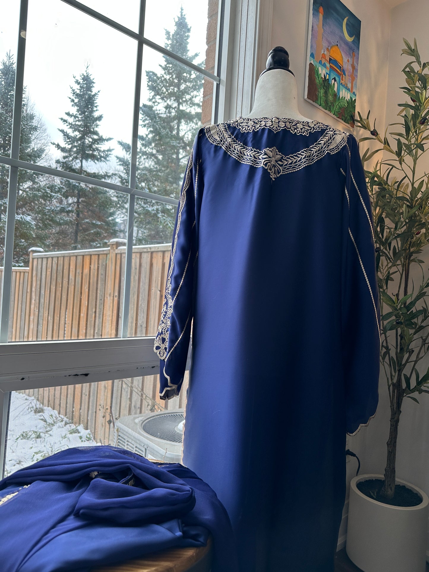 Neel-e-Royaale – The Royal Embroidered Ensemble