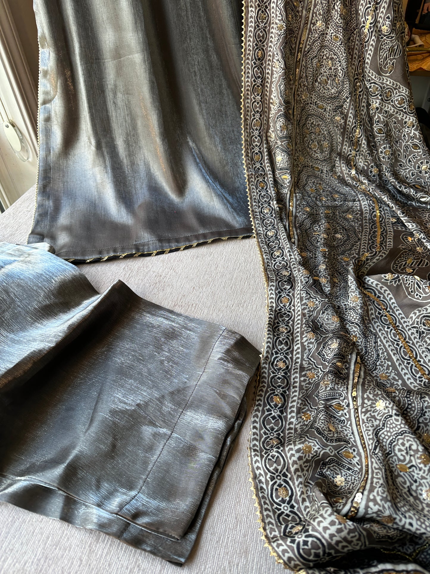 Noir Ajrak Zareen Élan – Midnight Heritage in Motion