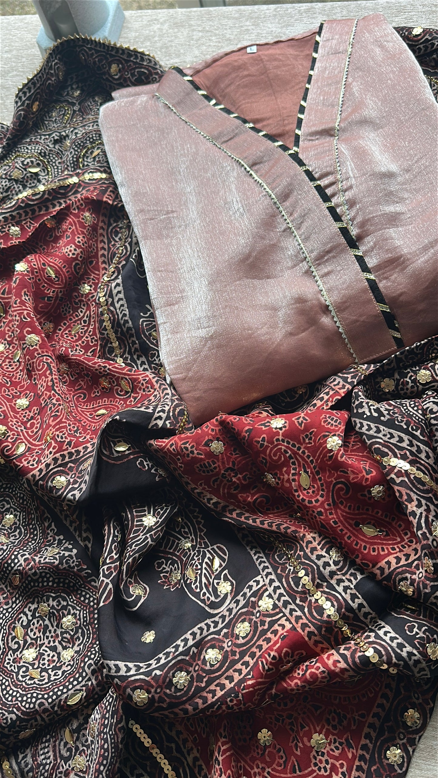 Dusty Rose Ajrak Élan – Soft Elegance, Rooted in Heritage