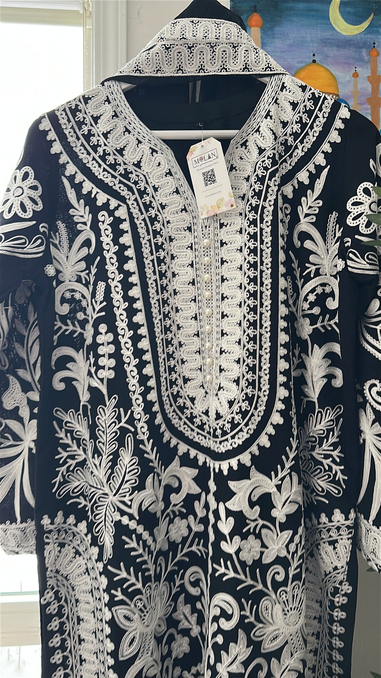 Noir Ivory Élan – Midnight Elegance Reimagined