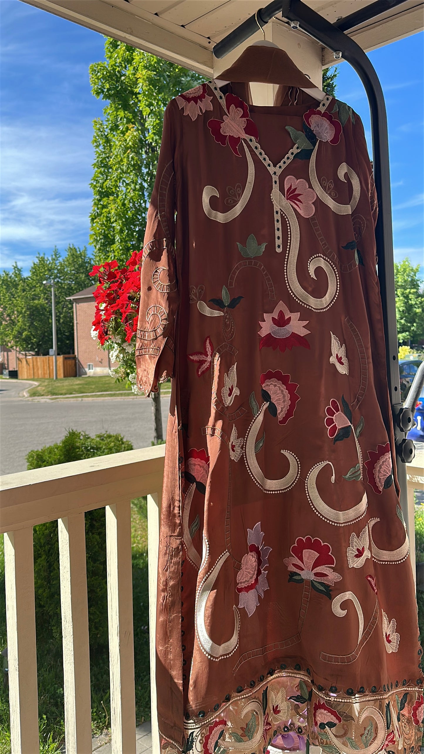 Mocha Rose – A Garden in Motion