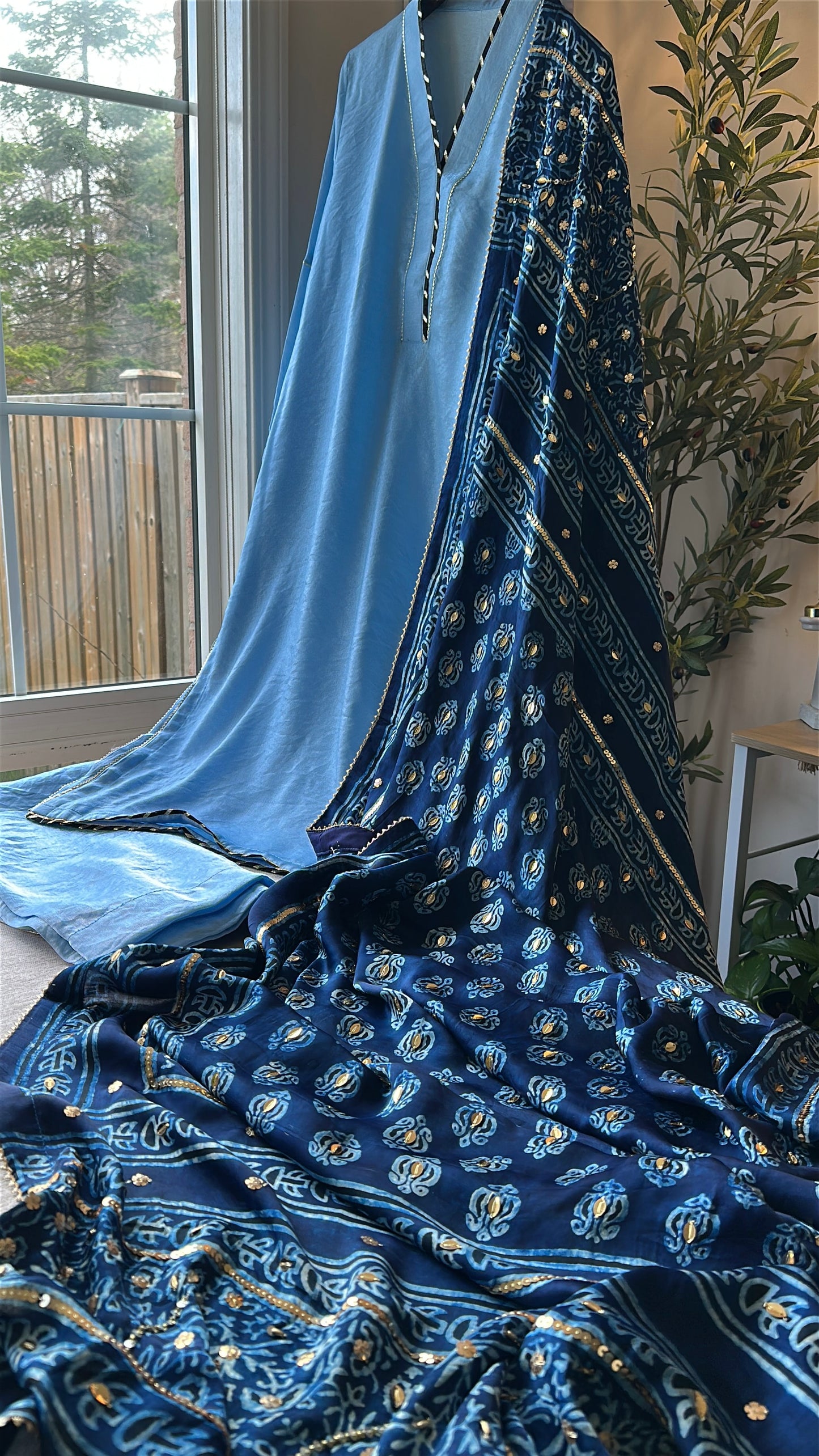 Aabshaar Ajrak Élan – Flowing Grace in Timeless Blue