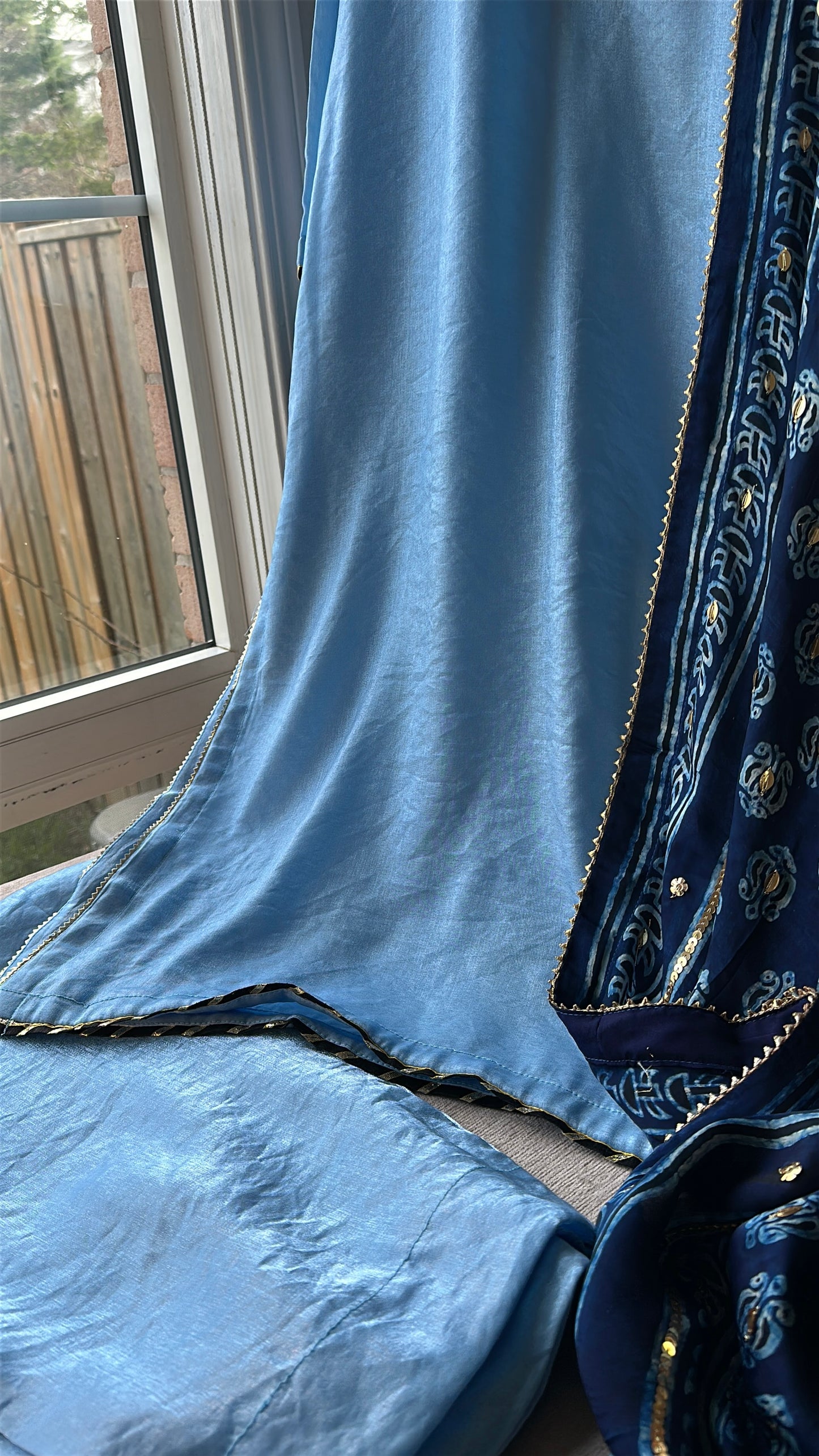 Aabshaar Ajrak Élan – Flowing Grace in Timeless Blue