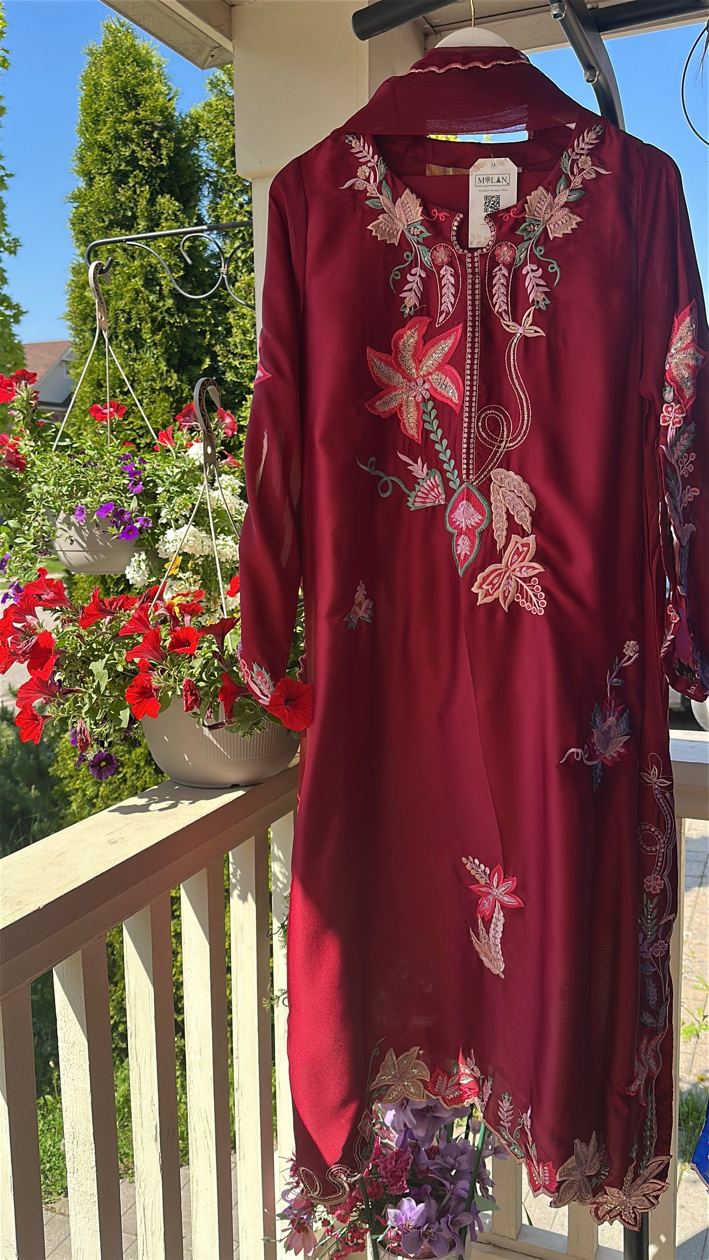 ❤️ Ruby Veil Élan – Deep Tones, Timeless Glamour