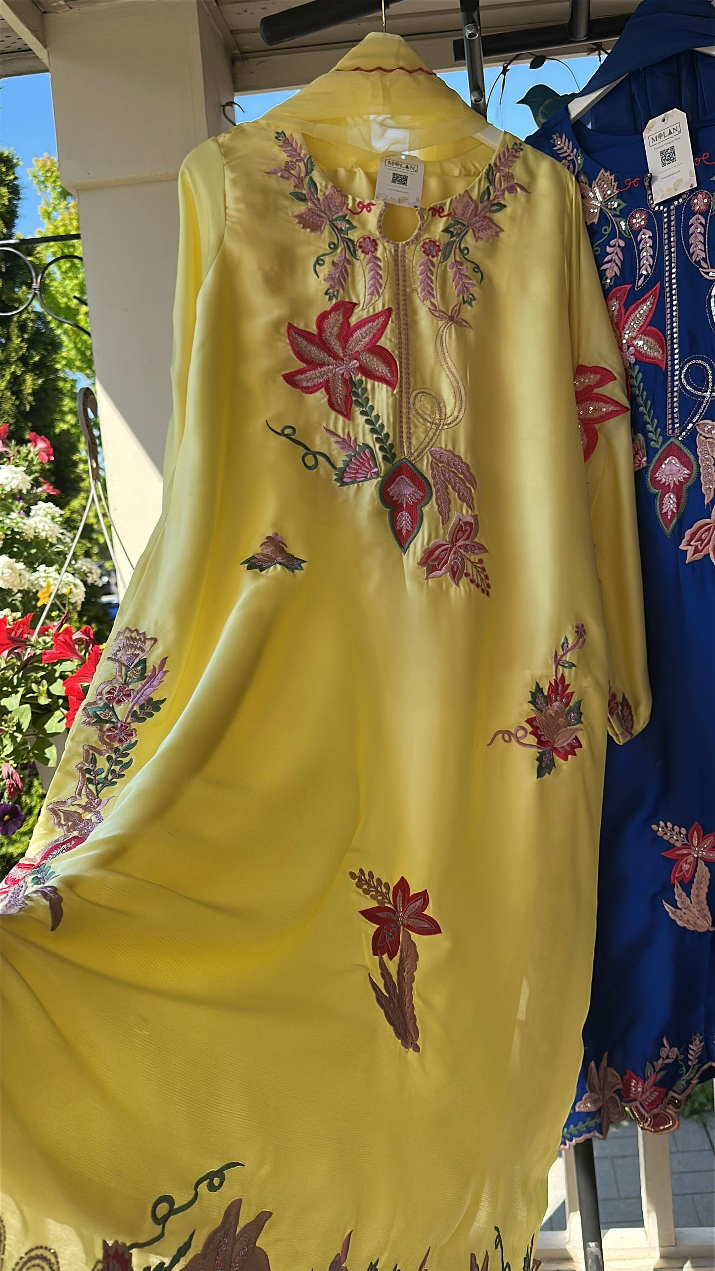 💛 Saffron Bloom Élan – Sunshine Wrapped in Elegance