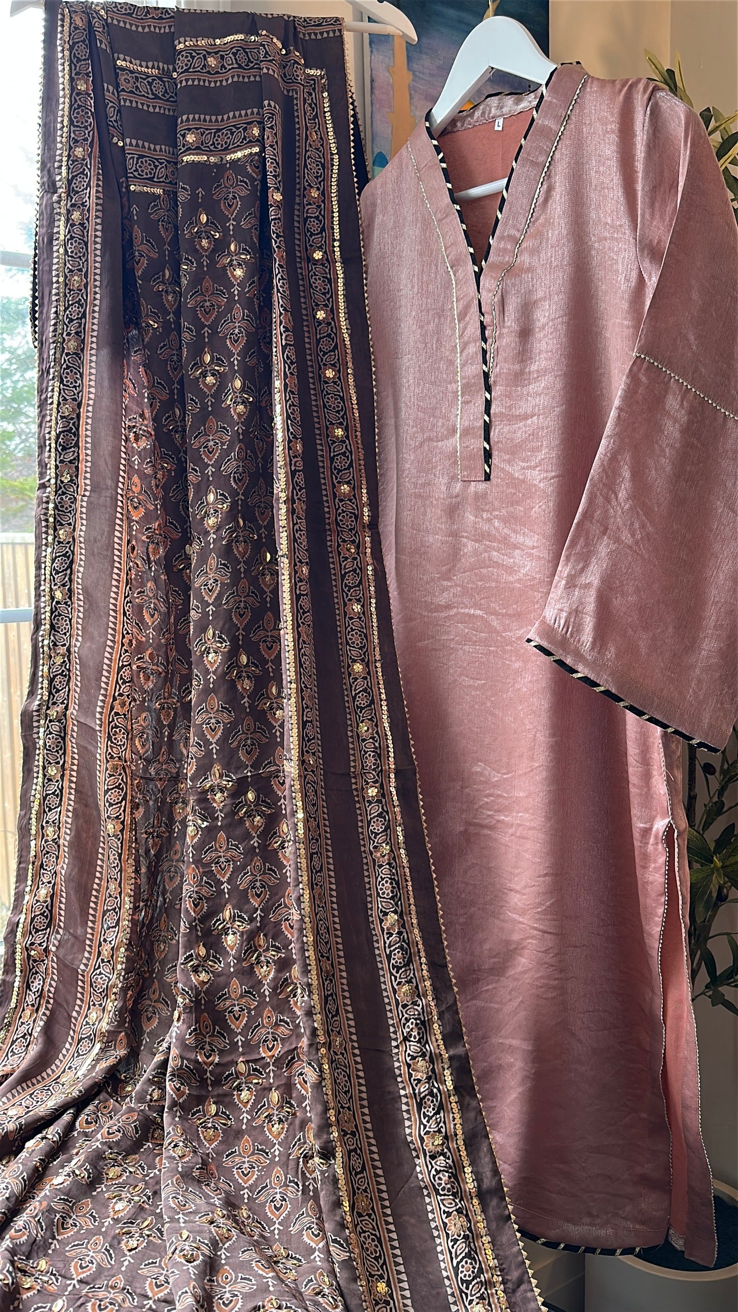 Ajrak Rosé Mehr Élan – A Soft Glow of Heritage & Grace