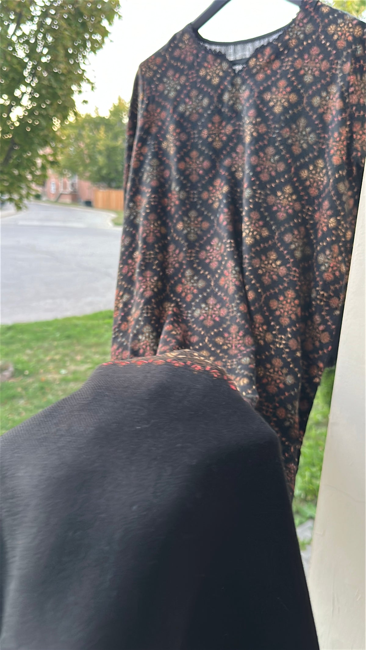 Gul-e-Meher Black Pashmina Kaftan – Embroidered