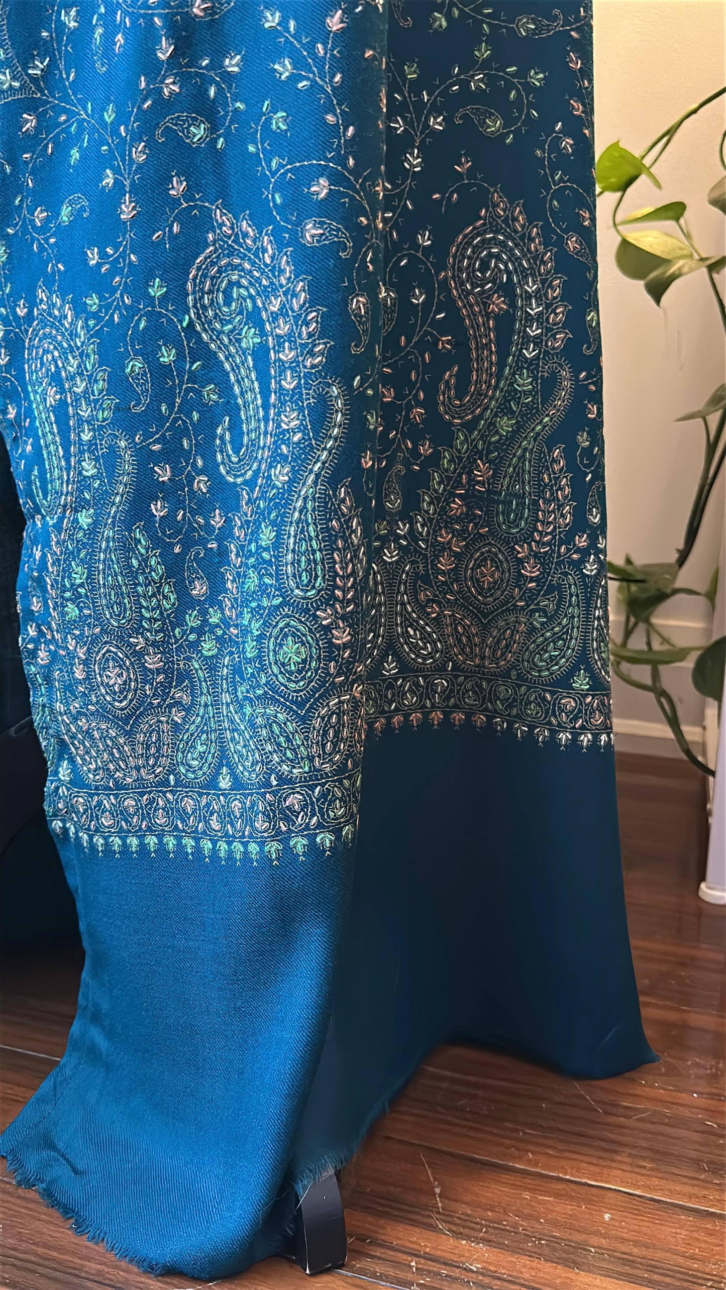 Neelam-e-Kalam – Pashmina Long Shawl Shirt