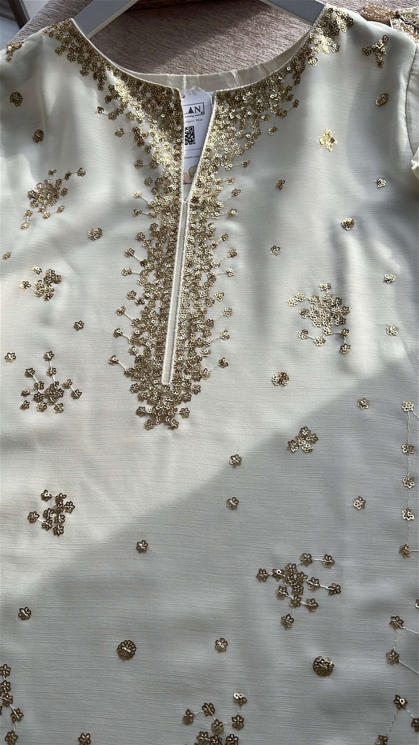 Noor-e-Gulabo – A Soft Bloom of Light & Grace