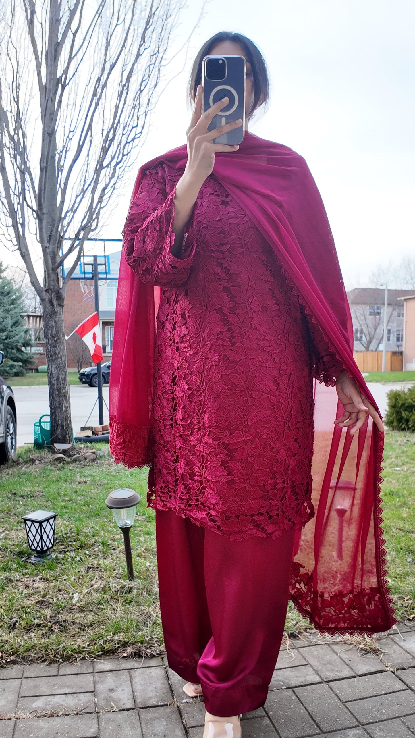 Crimson Bloom Crochet Élan – Crochet Edit 2026