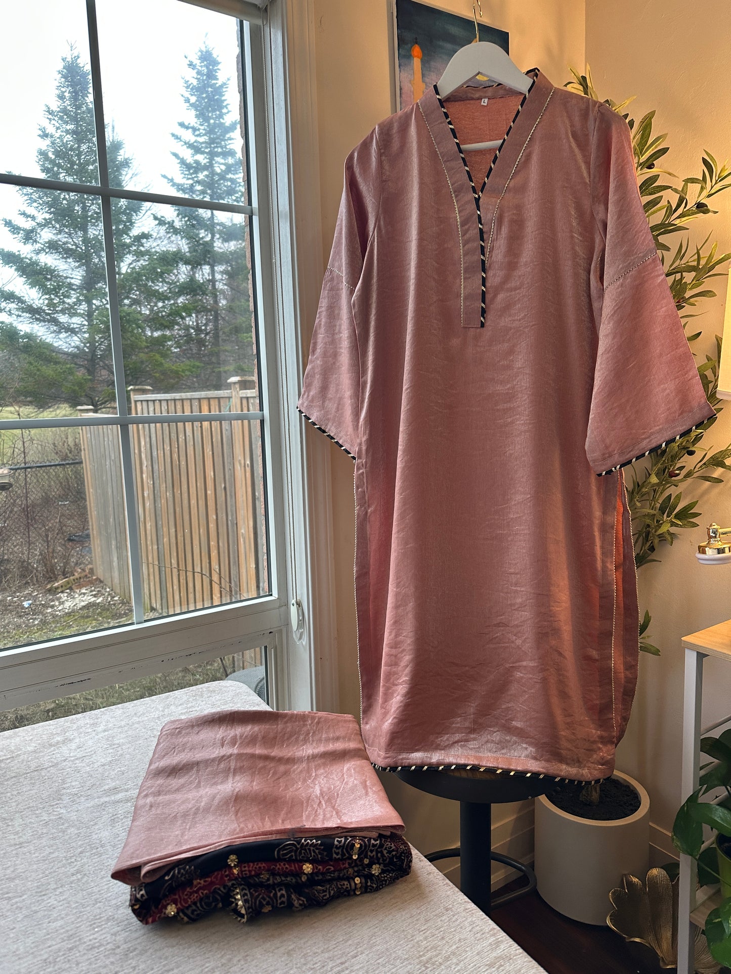 Dusty Rose Ajrak Élan – Soft Elegance, Rooted in Heritage
