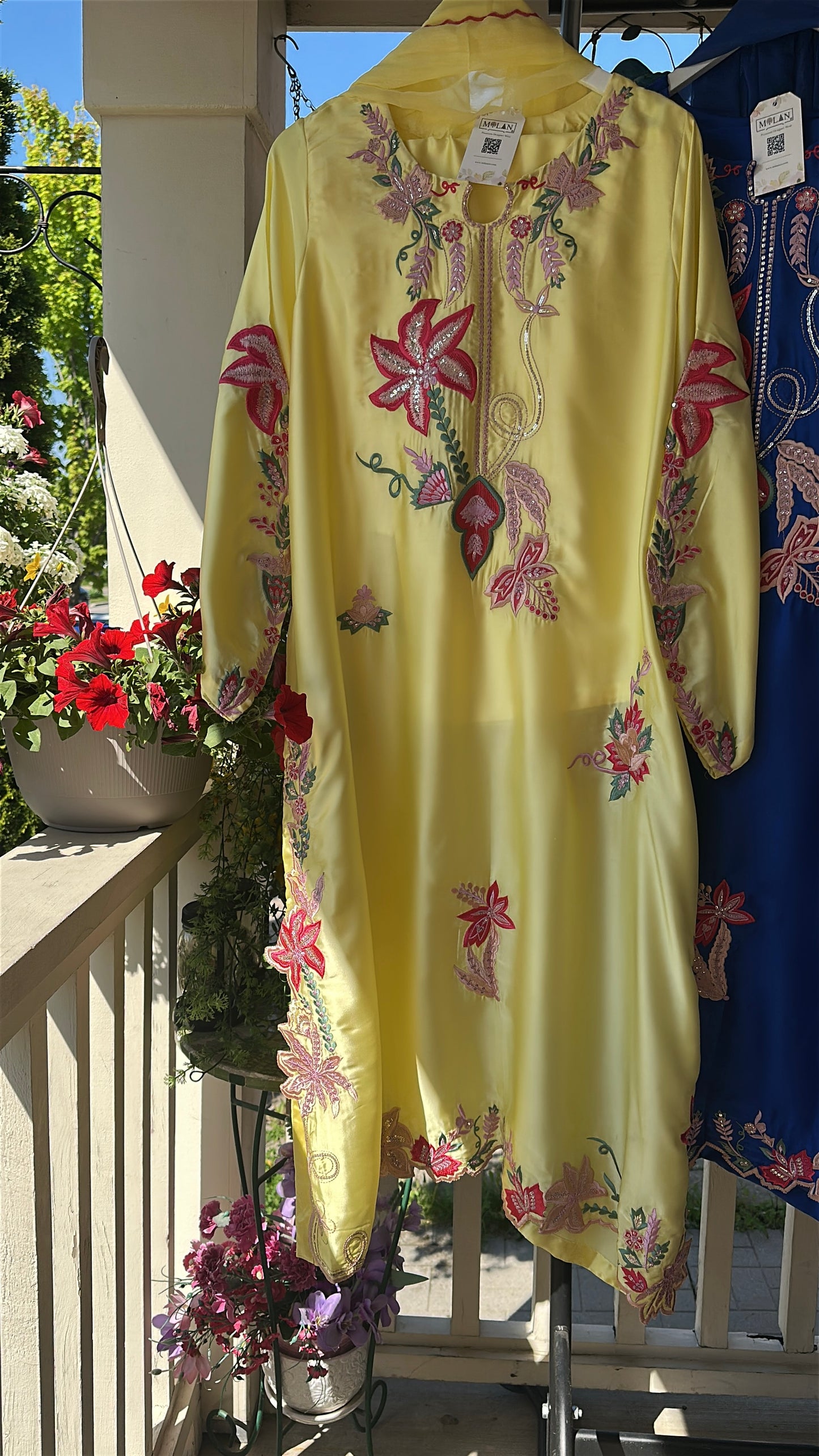 💛 Saffron Bloom Élan – Sunshine Wrapped in Elegance