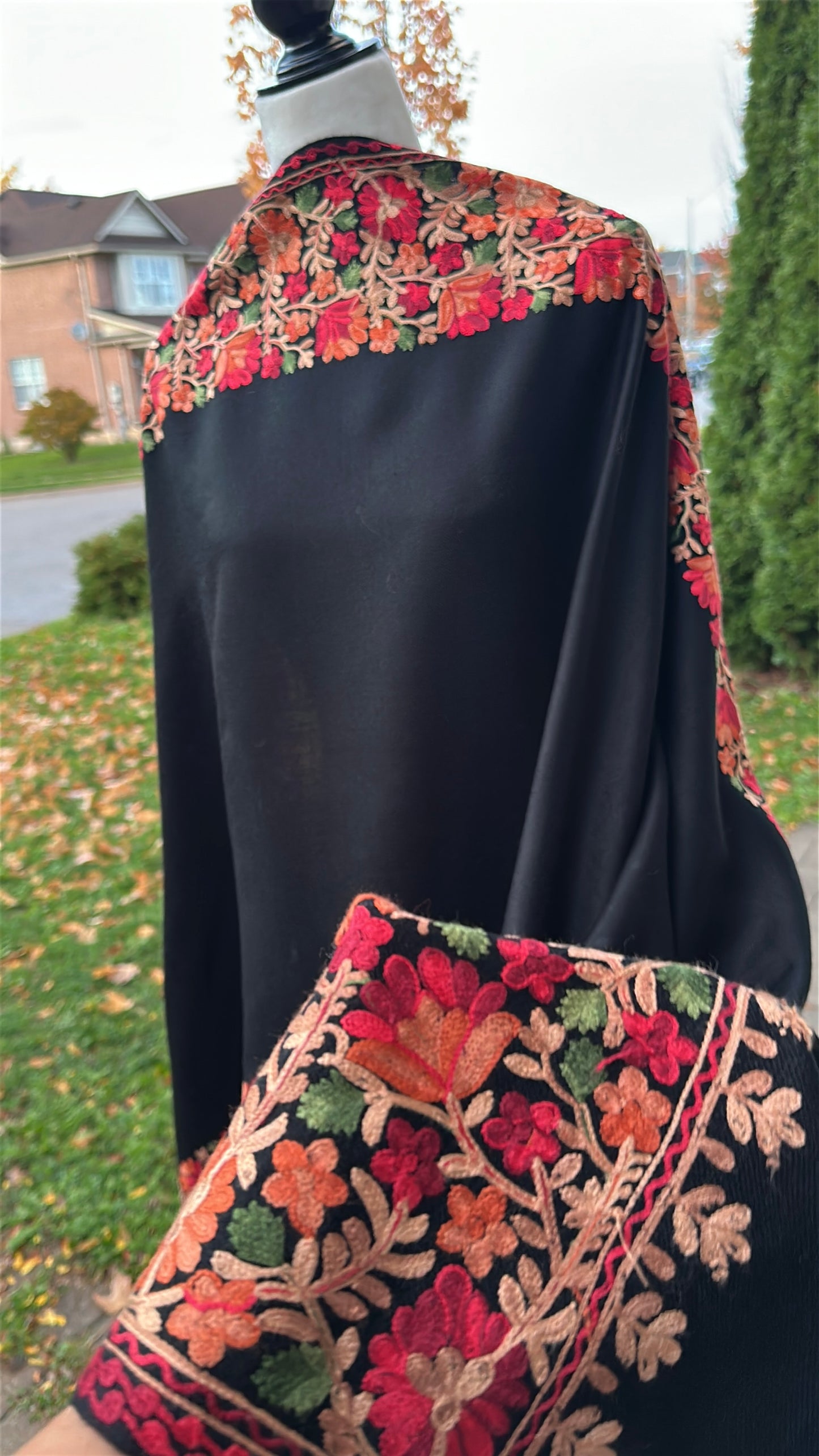 Shab-e-Gulzar – The Floral Night Shawl